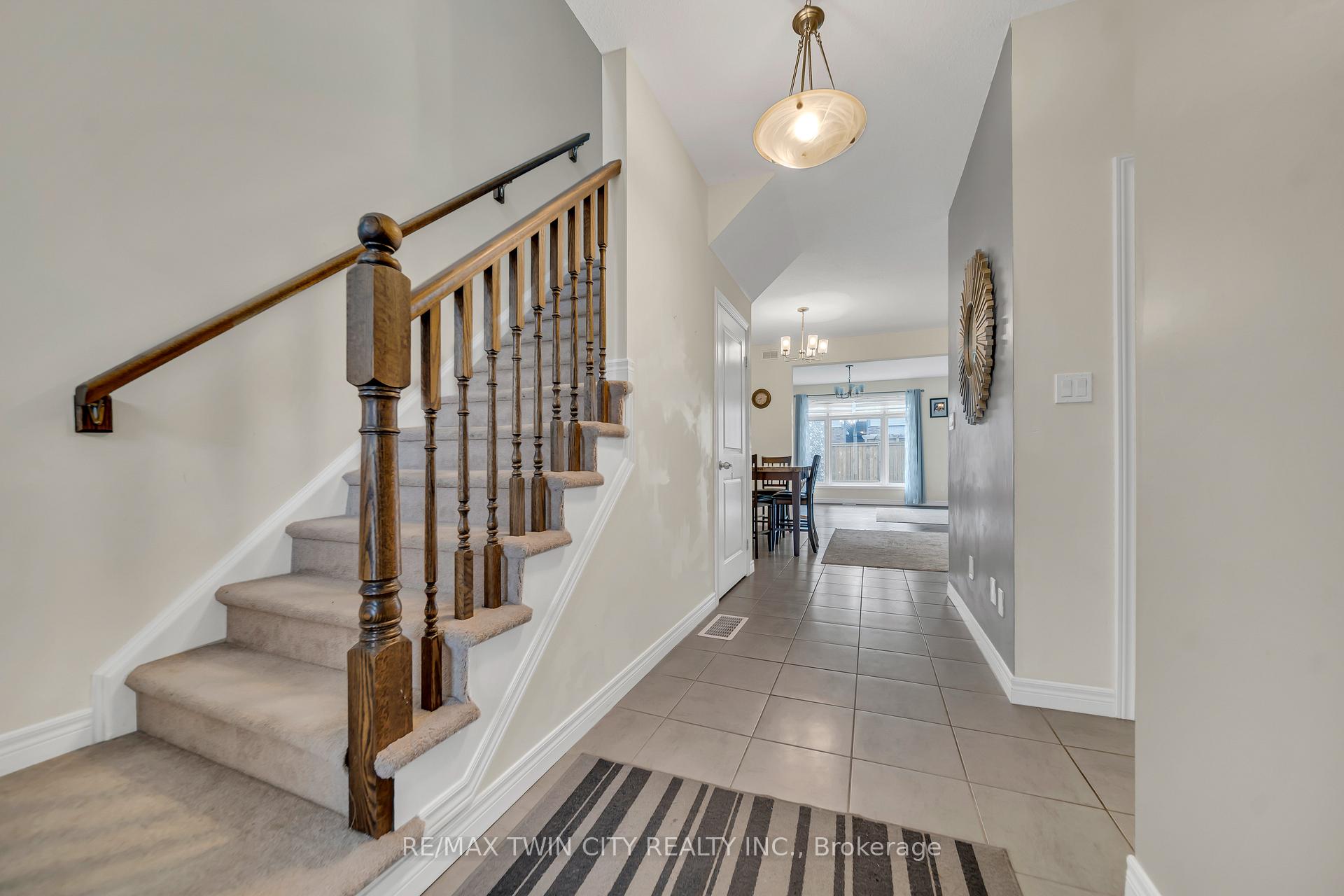 Photo 3 of 190 Eden Oak Trail, Kitchener — HOMEH