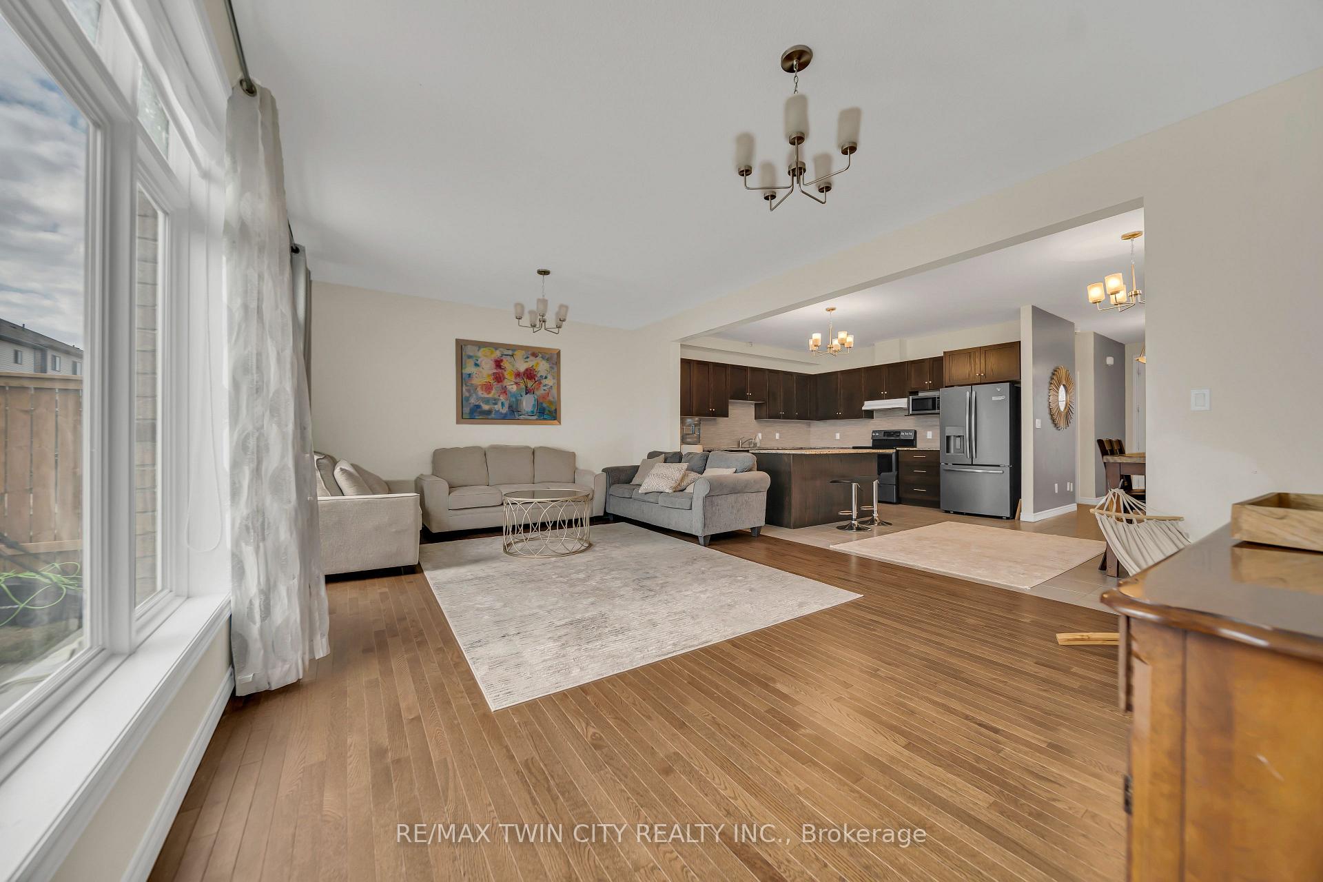 Photo 6 of 190 Eden Oak Trail, Kitchener — HOMEH