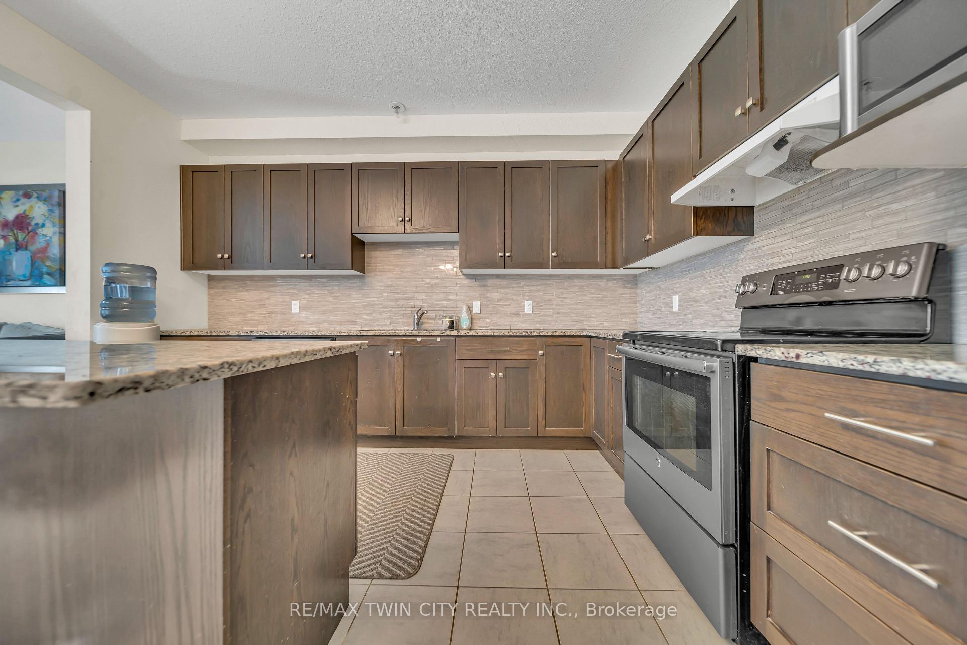 Photo 8 of 190 Eden Oak Trail, Kitchener — HOMEH