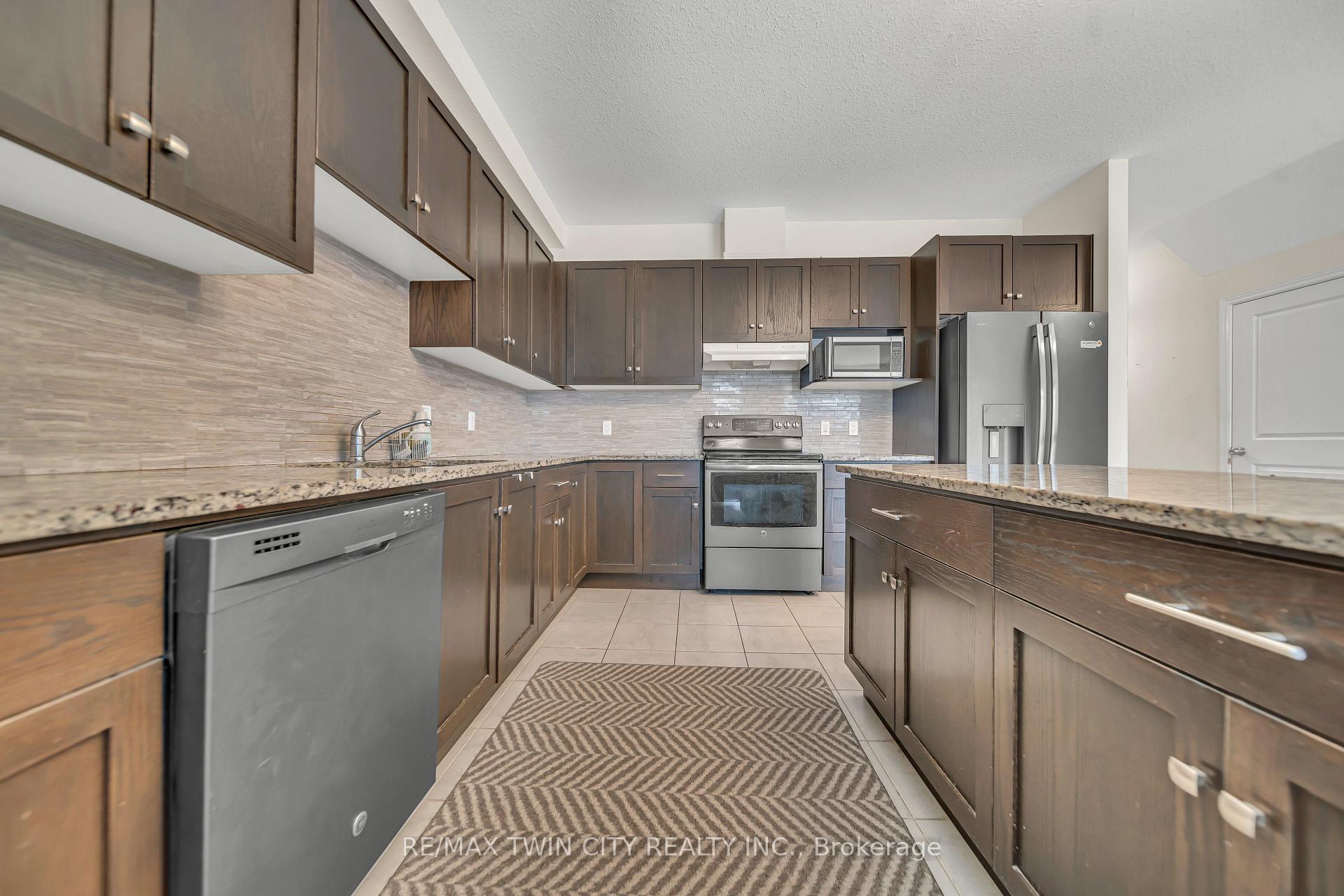 Photo 9 of 190 Eden Oak Trail, Kitchener — HOMEH