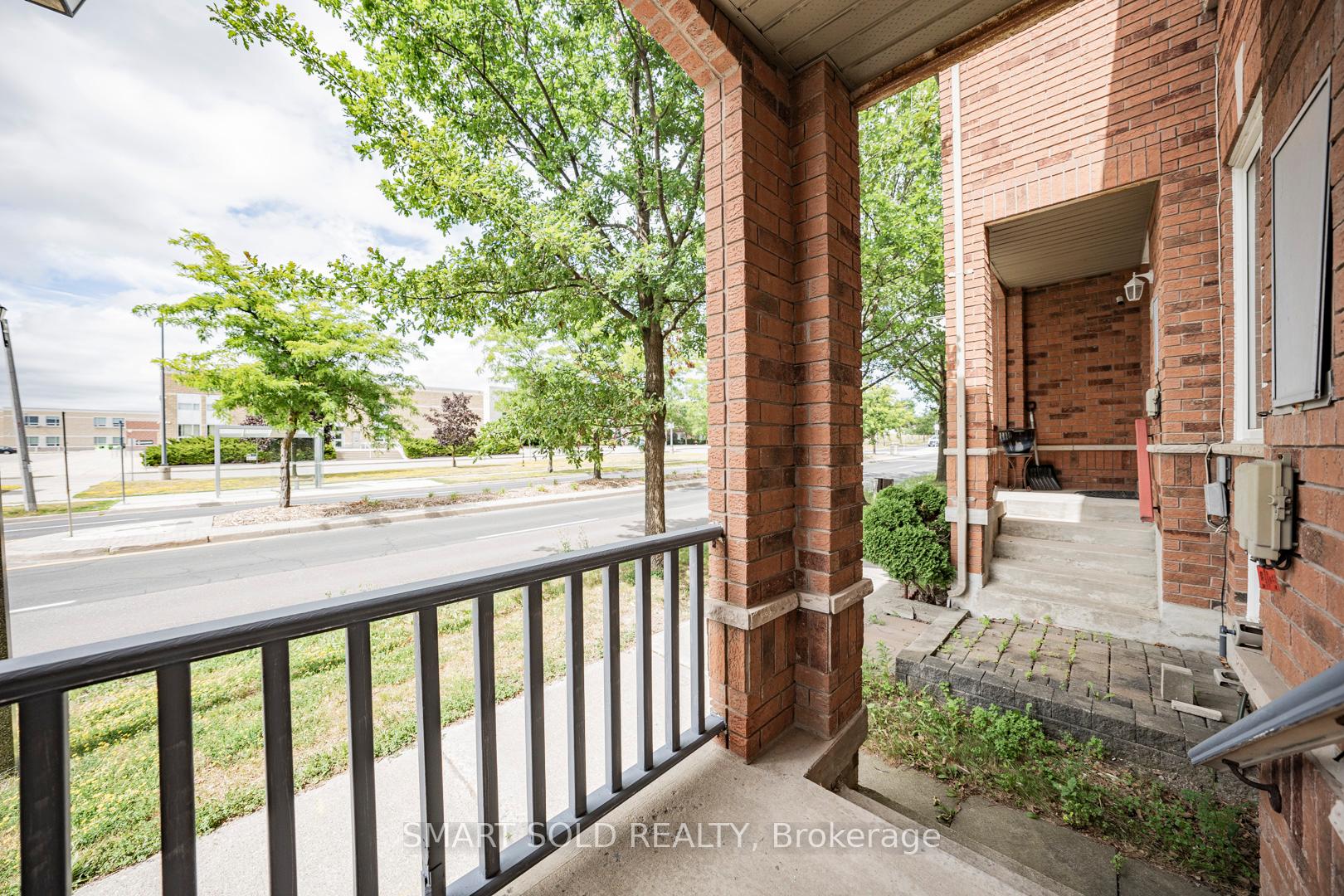 Photo 3 of 75 Bur Oak Avenue, Markham, Berczy — HOMEH