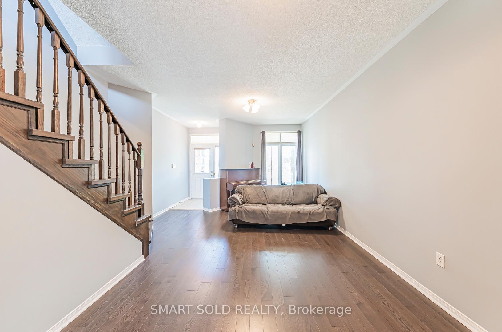 Photo 4 of 75 Bur Oak Avenue, Markham, Berczy — HOMEH