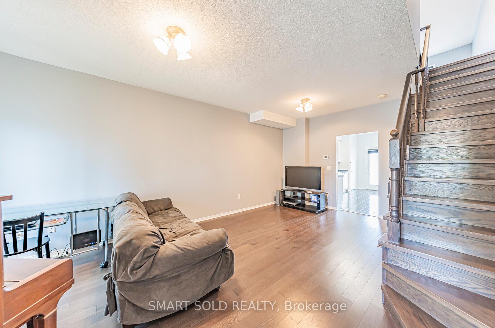 Photo 5 of 75 Bur Oak Avenue, Markham, Berczy — HOMEH