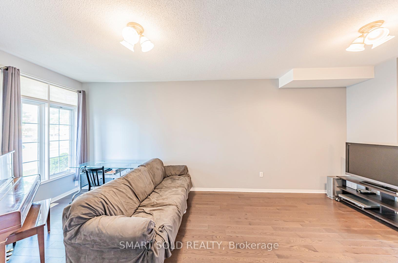 Photo 8 of 75 Bur Oak Avenue, Markham, Berczy — HOMEH