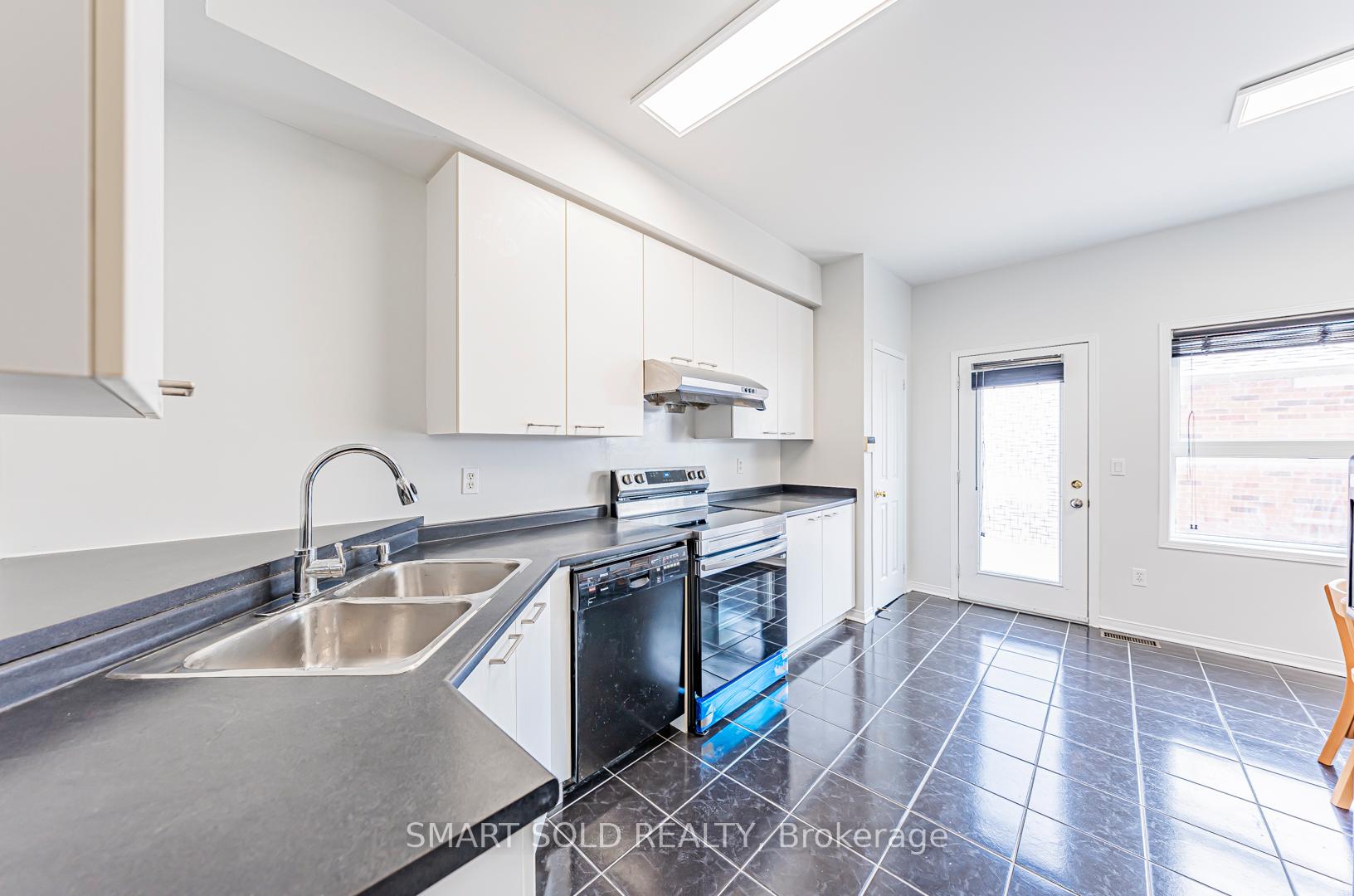 Photo 11 of 75 Bur Oak Avenue, Markham, Berczy — HOMEH