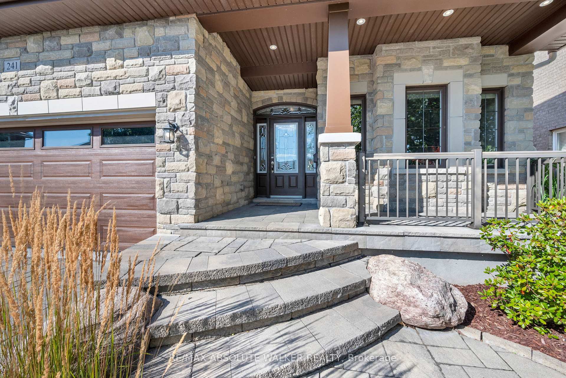 Photo 2 of 241 Madhu Crescent, Ottawa, Mooneys Bay — HOMEH