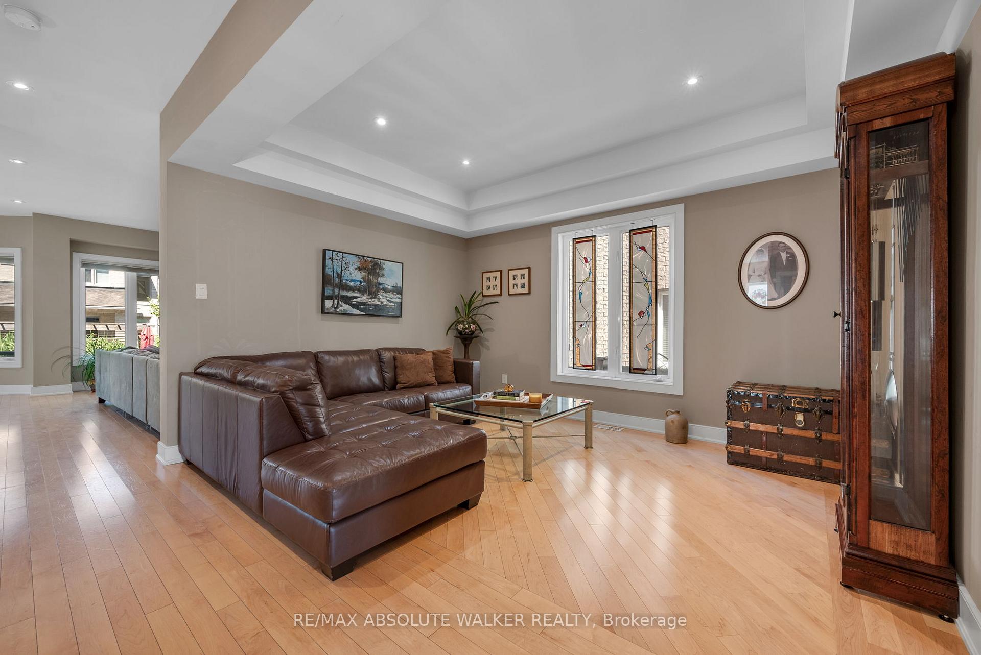 Photo 4 of 241 Madhu Crescent, Ottawa, Mooneys Bay — HOMEH