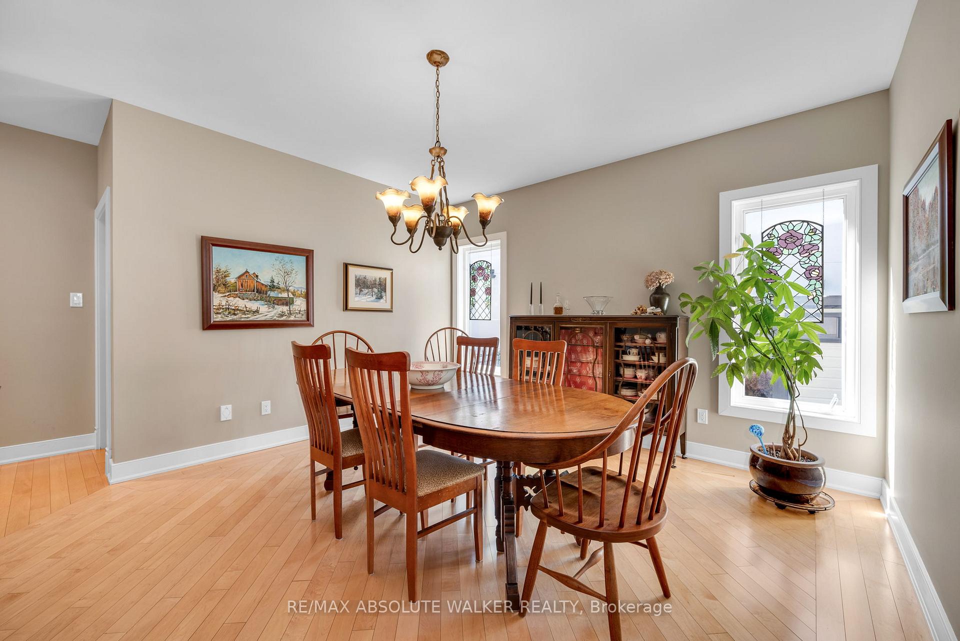 Photo 6 of 241 Madhu Crescent, Ottawa, Mooneys Bay — HOMEH