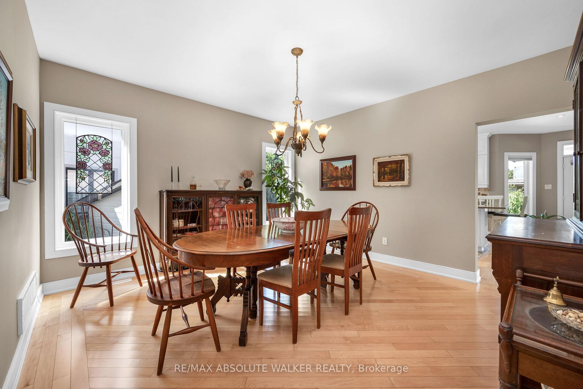 Photo 7 of 241 Madhu Crescent, Ottawa, Mooneys Bay — HOMEH
