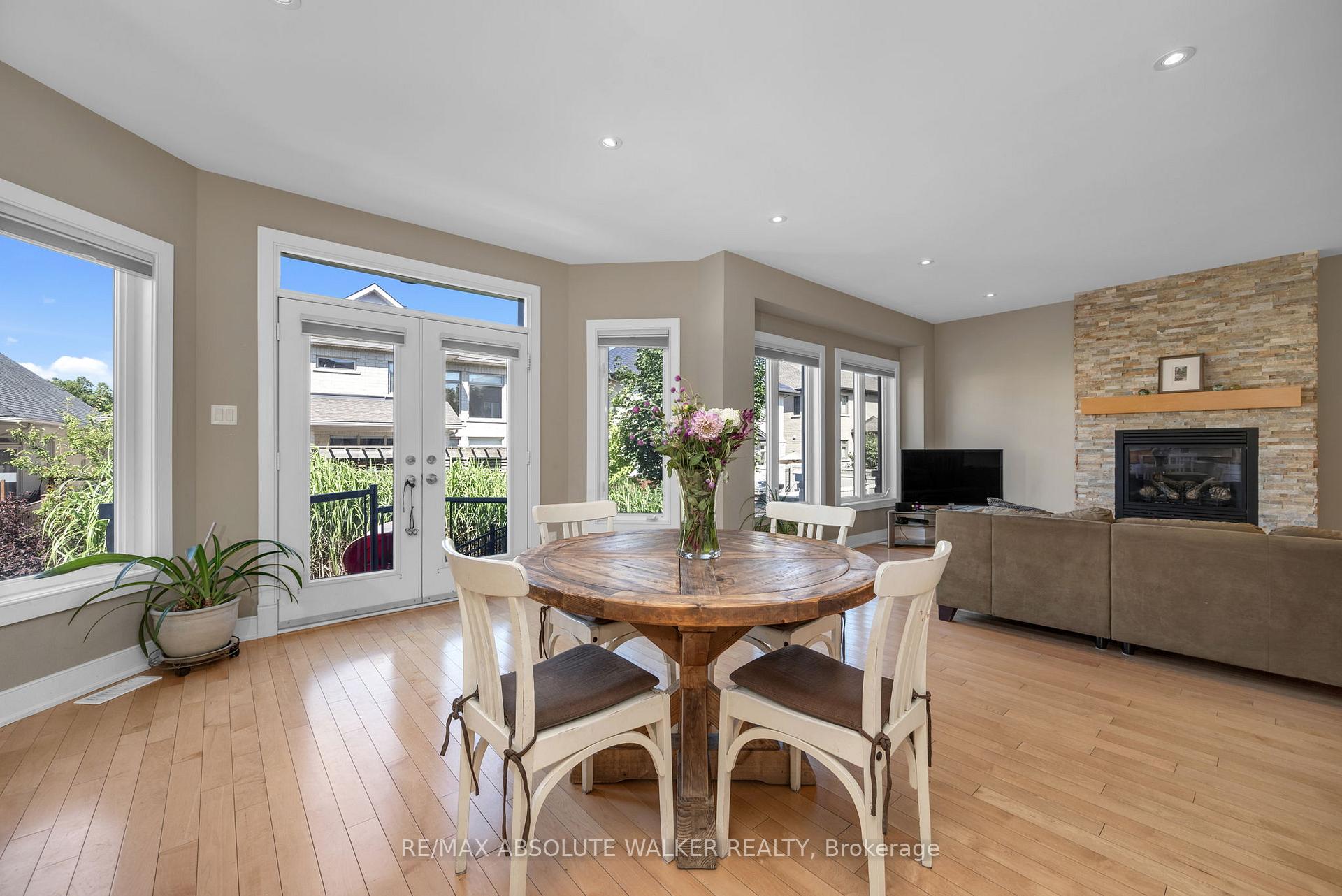 Photo 14 of 241 Madhu Crescent, Ottawa, Mooneys Bay — HOMEH