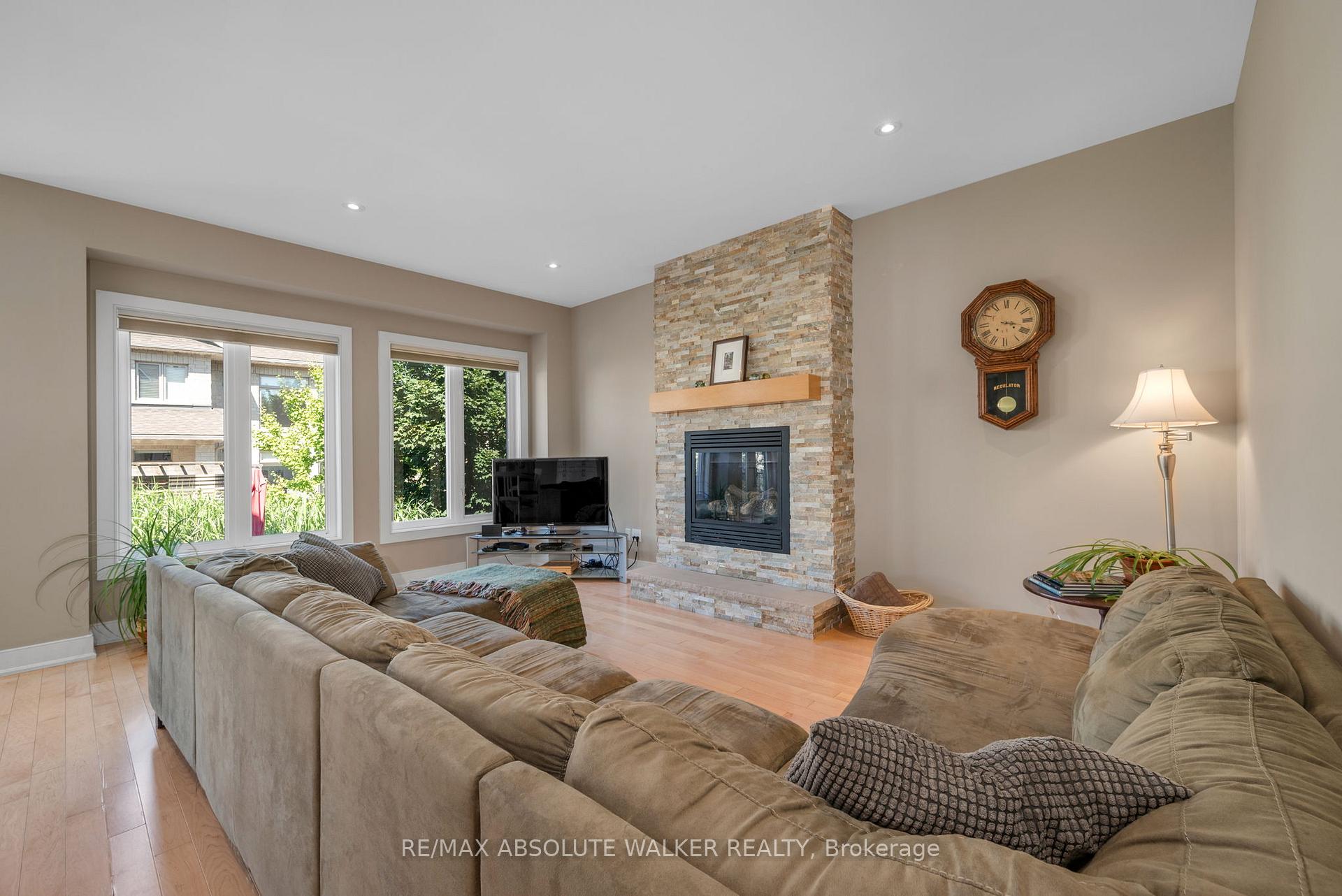 Photo 15 of 241 Madhu Crescent, Ottawa, Mooneys Bay — HOMEH