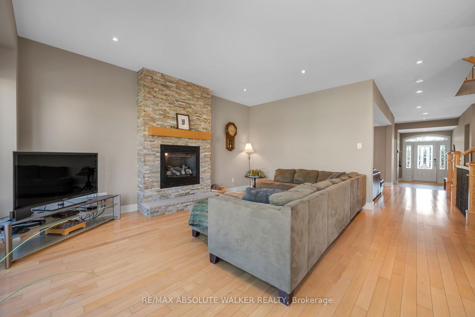 Photo 16 of 241 Madhu Crescent, Ottawa, Mooneys Bay — HOMEH