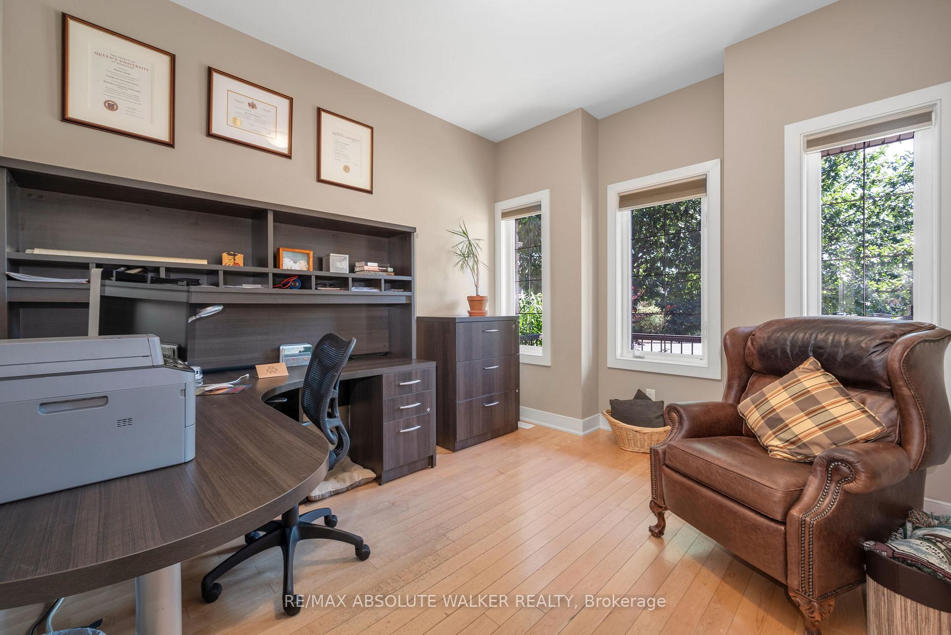Photo 17 of 241 Madhu Crescent, Ottawa, Mooneys Bay — HOMEH