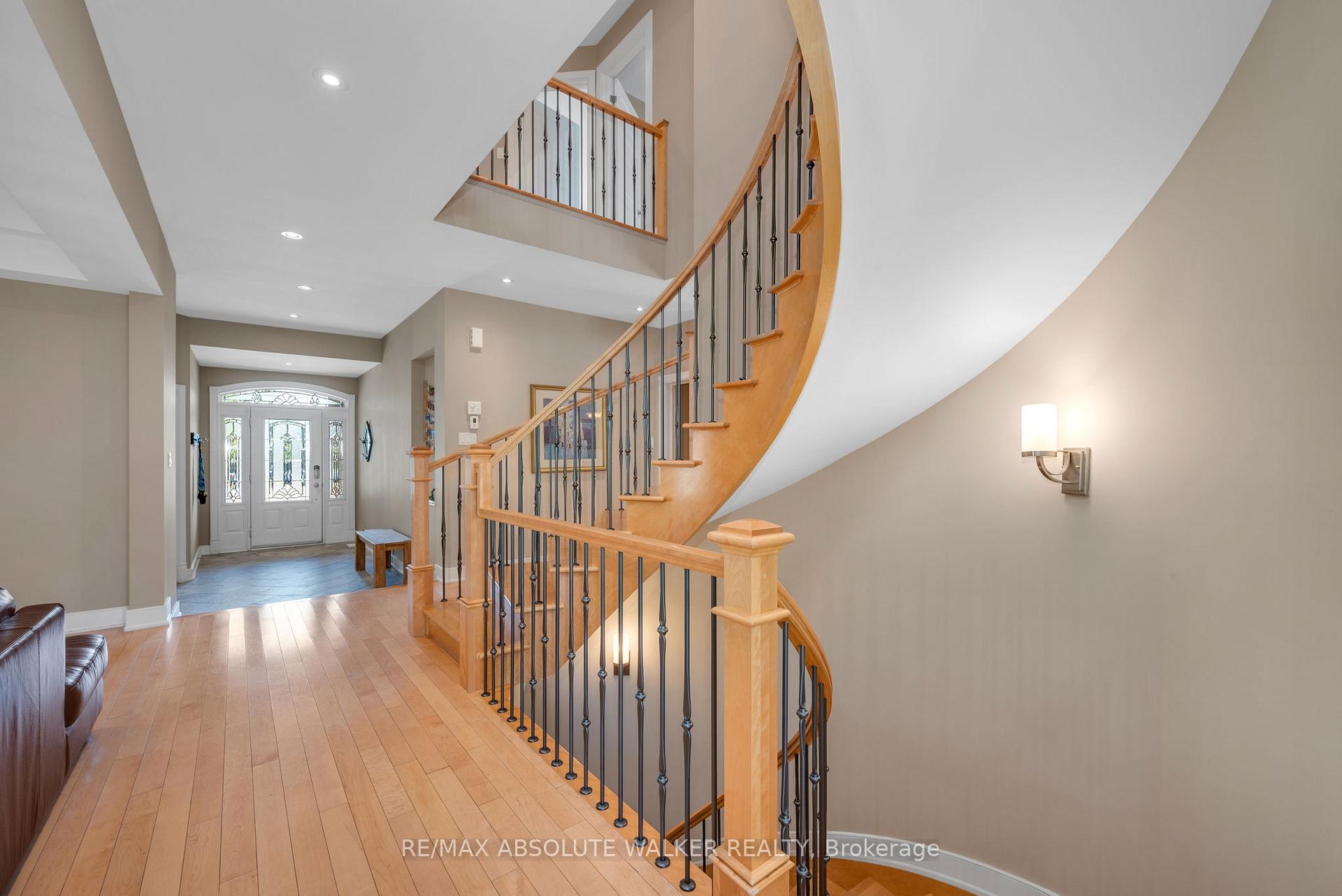 Photo 19 of 241 Madhu Crescent, Ottawa, Mooneys Bay — HOMEH