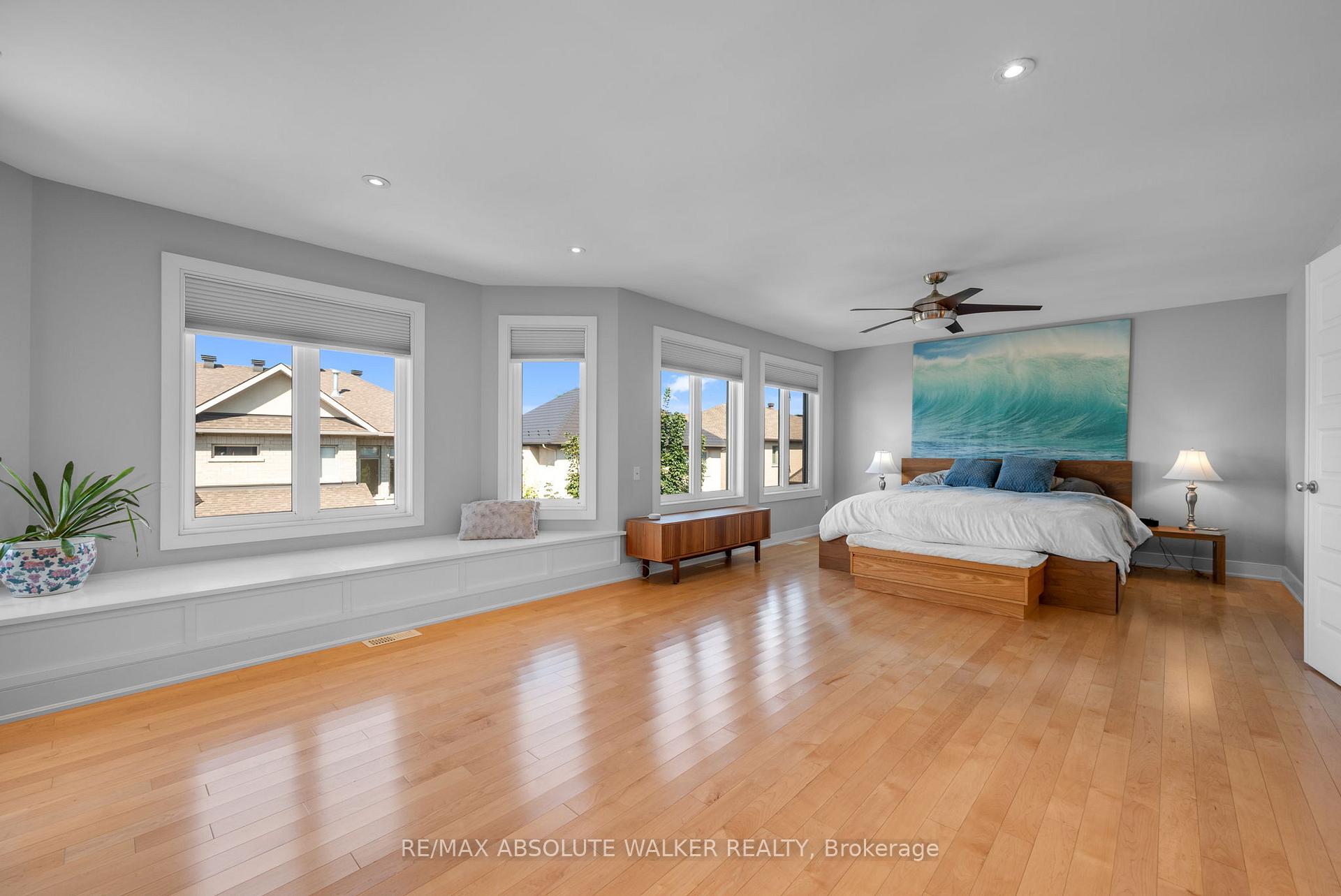 Photo 22 of 241 Madhu Crescent, Ottawa, Mooneys Bay — HOMEH