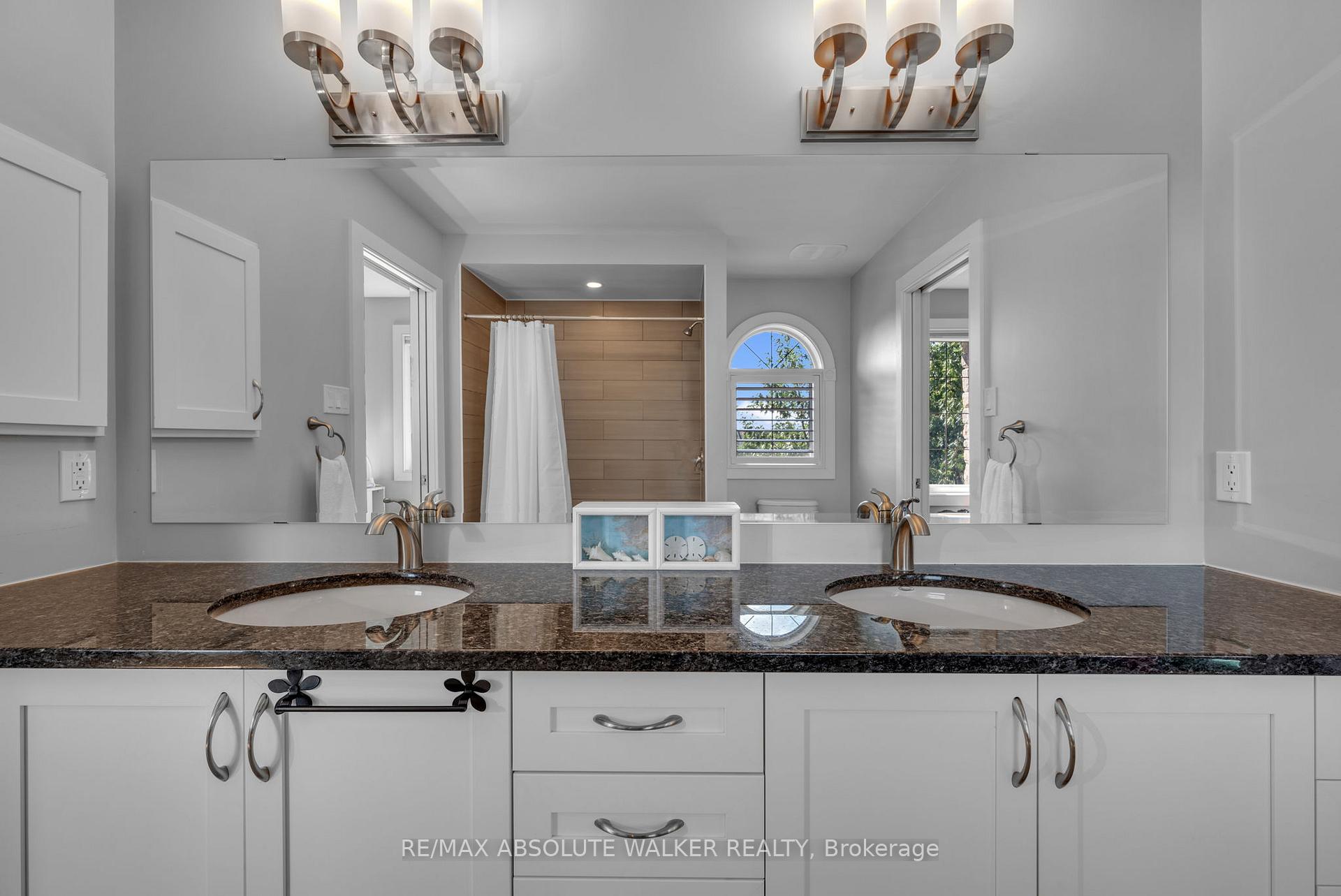 Photo 32 of 241 Madhu Crescent, Ottawa, Mooneys Bay — HOMEH