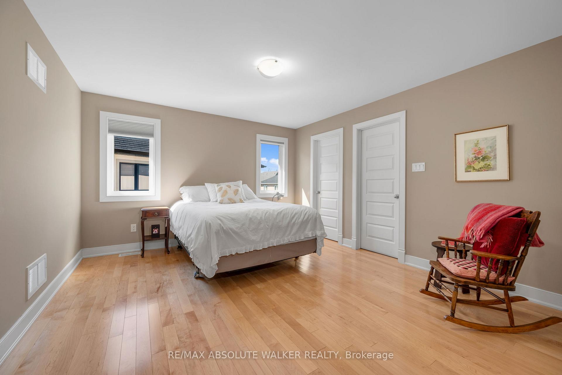 Photo 33 of 241 Madhu Crescent, Ottawa, Mooneys Bay — HOMEH