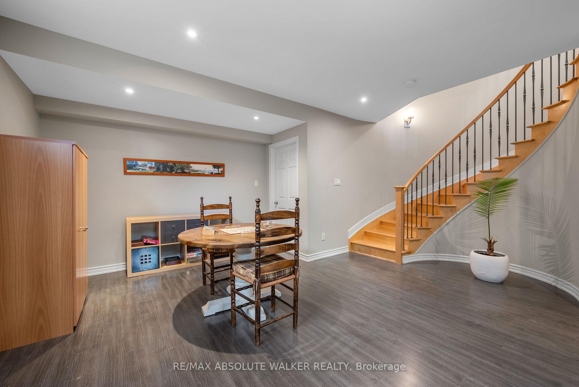 Photo 35 of 241 Madhu Crescent, Ottawa, Mooneys Bay — HOMEH