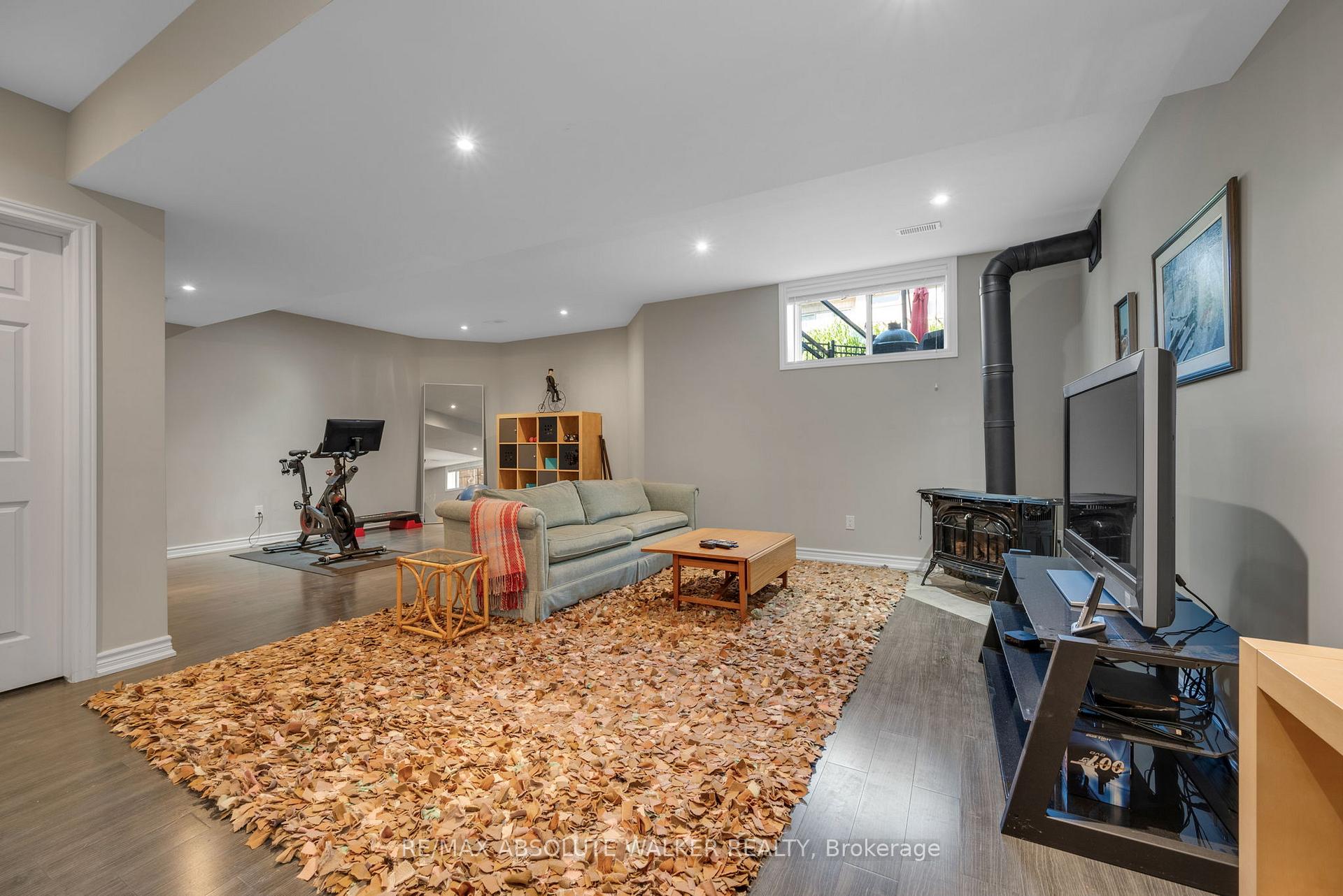 Photo 36 of 241 Madhu Crescent, Ottawa, Mooneys Bay — HOMEH