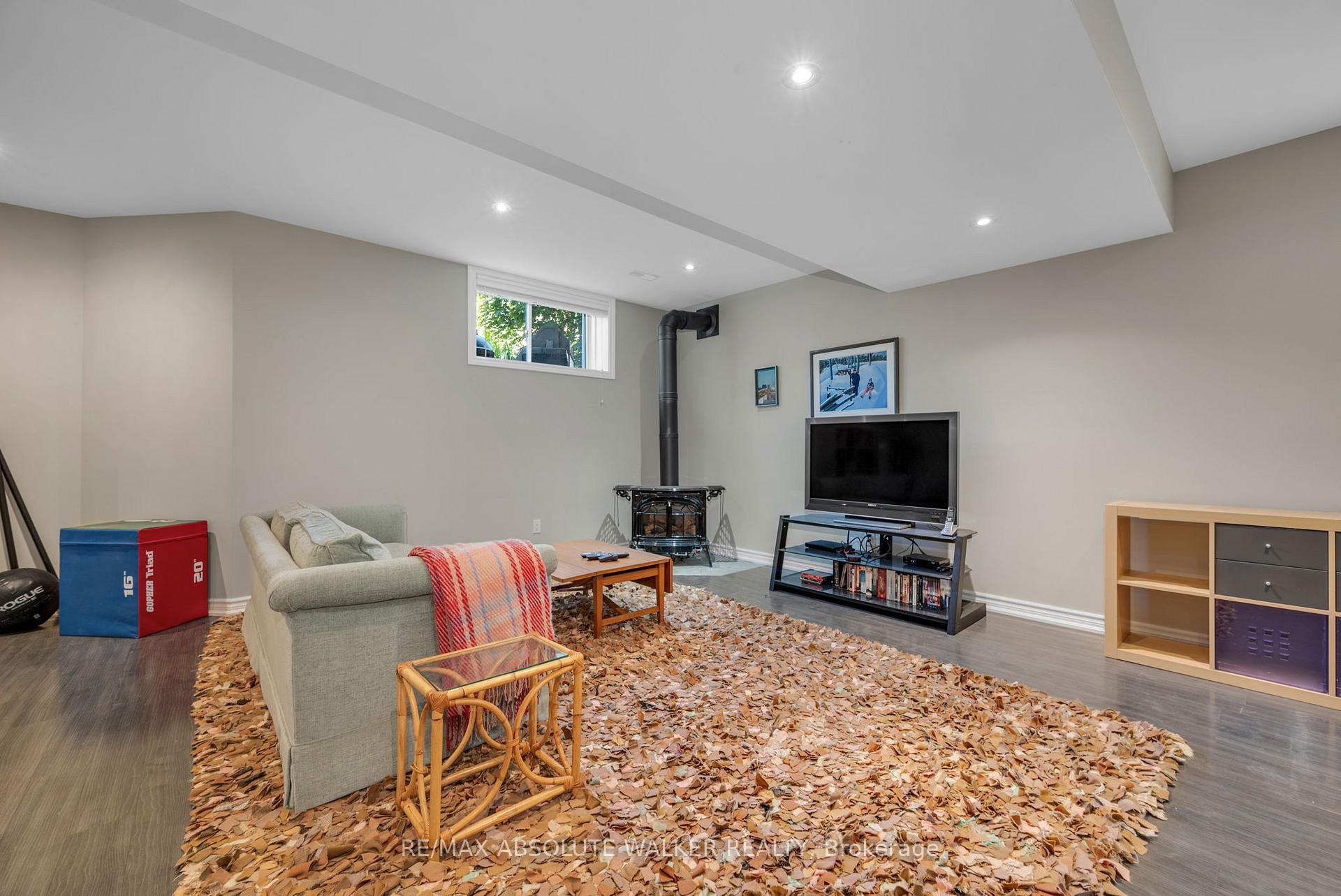 Photo 37 of 241 Madhu Crescent, Ottawa, Mooneys Bay — HOMEH