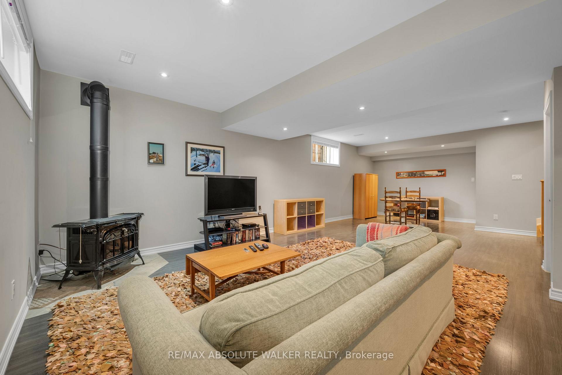 Photo 38 of 241 Madhu Crescent, Ottawa, Mooneys Bay — HOMEH