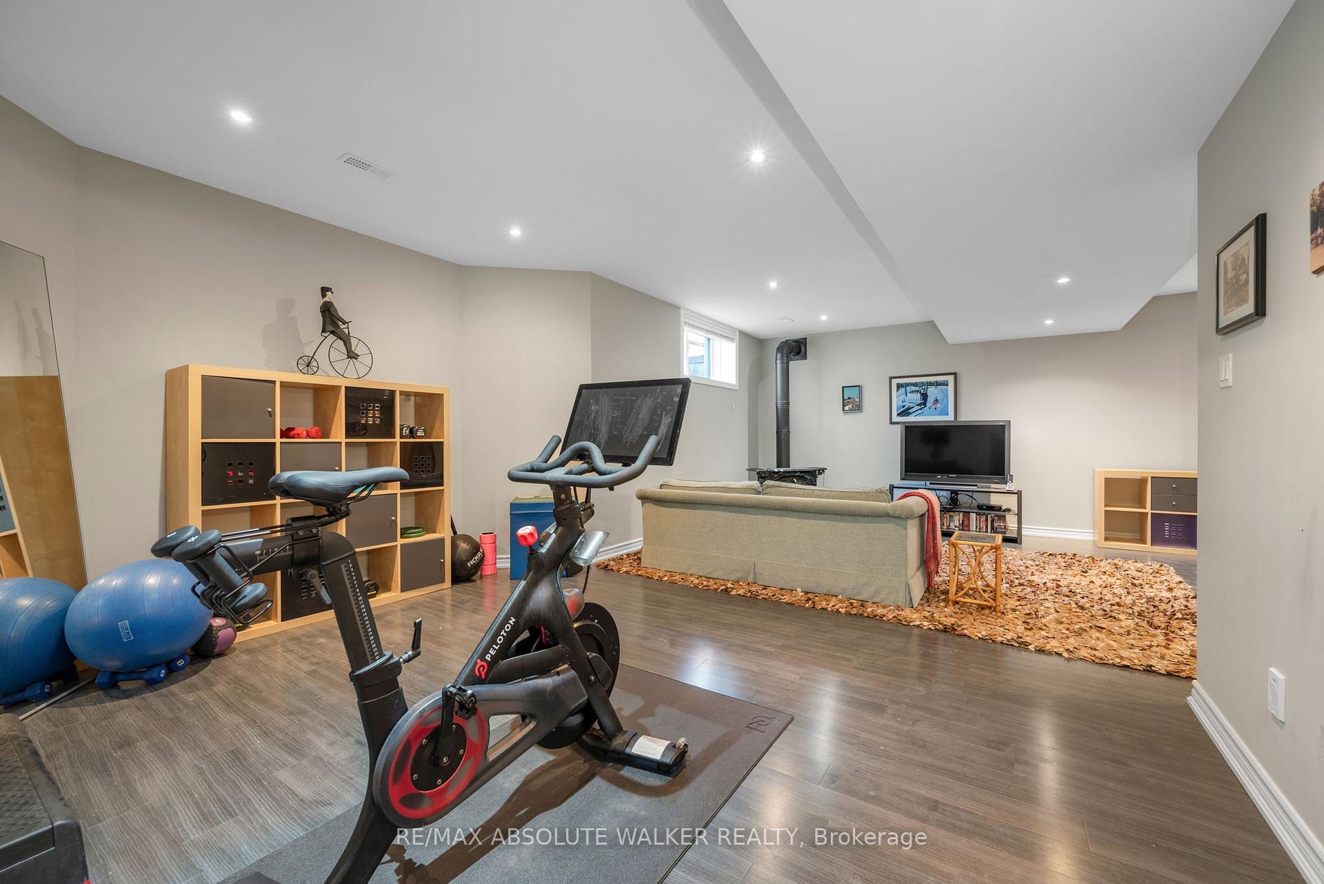 Photo 39 of 241 Madhu Crescent, Ottawa, Mooneys Bay — HOMEH