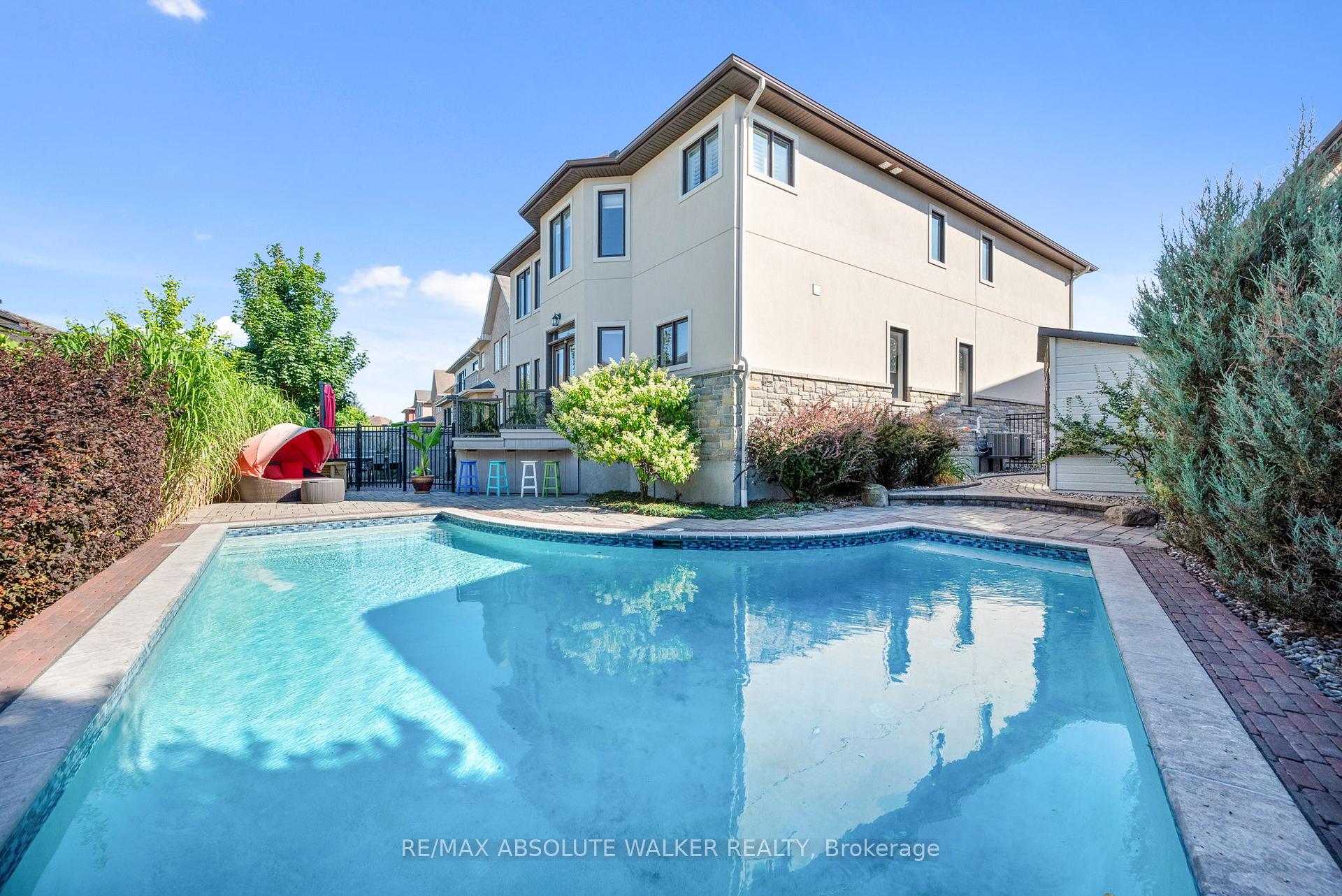 Photo 47 of 241 Madhu Crescent, Ottawa, Mooneys Bay — HOMEH