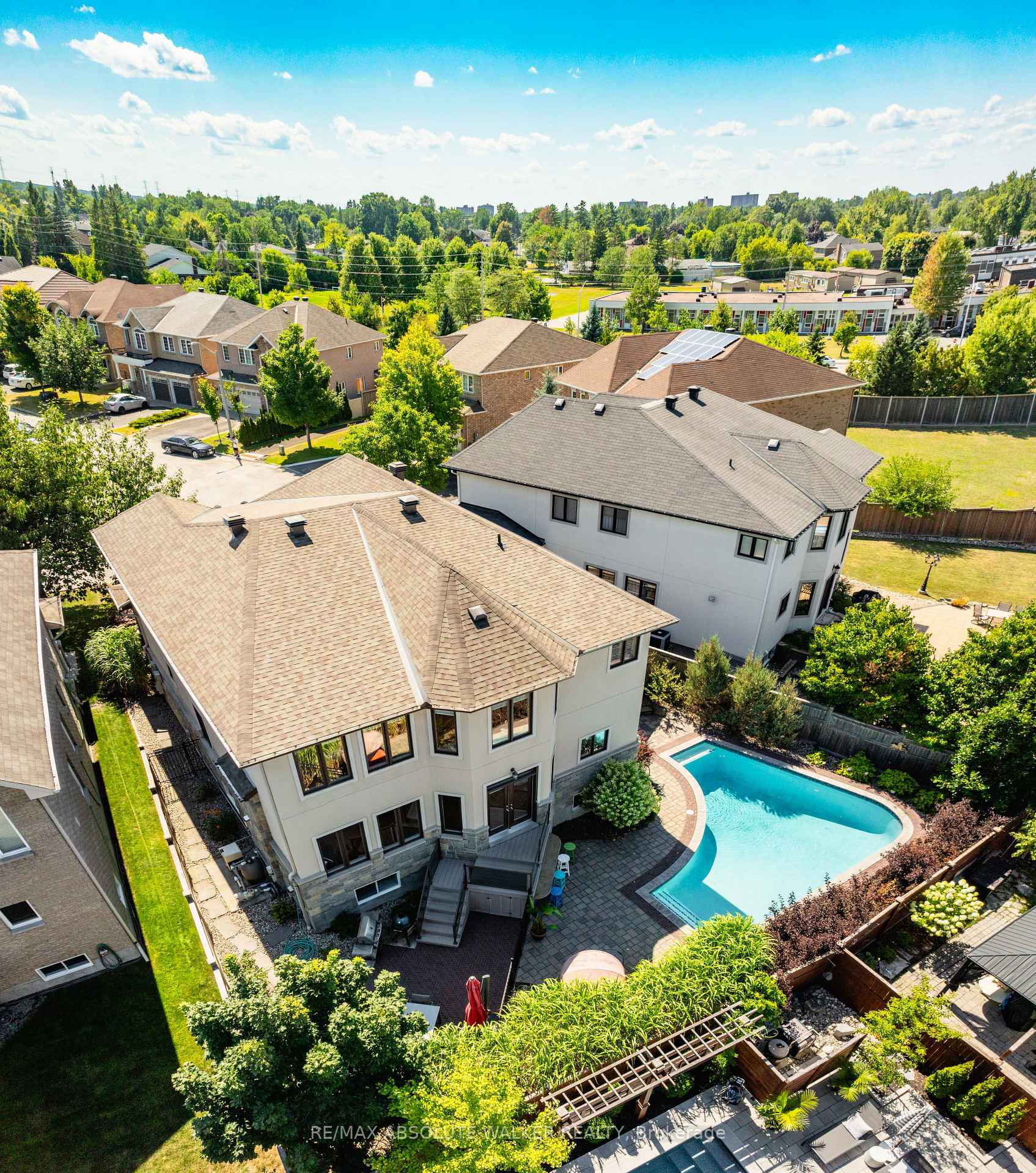 Photo 48 of 241 Madhu Crescent, Ottawa, Mooneys Bay — HOMEH