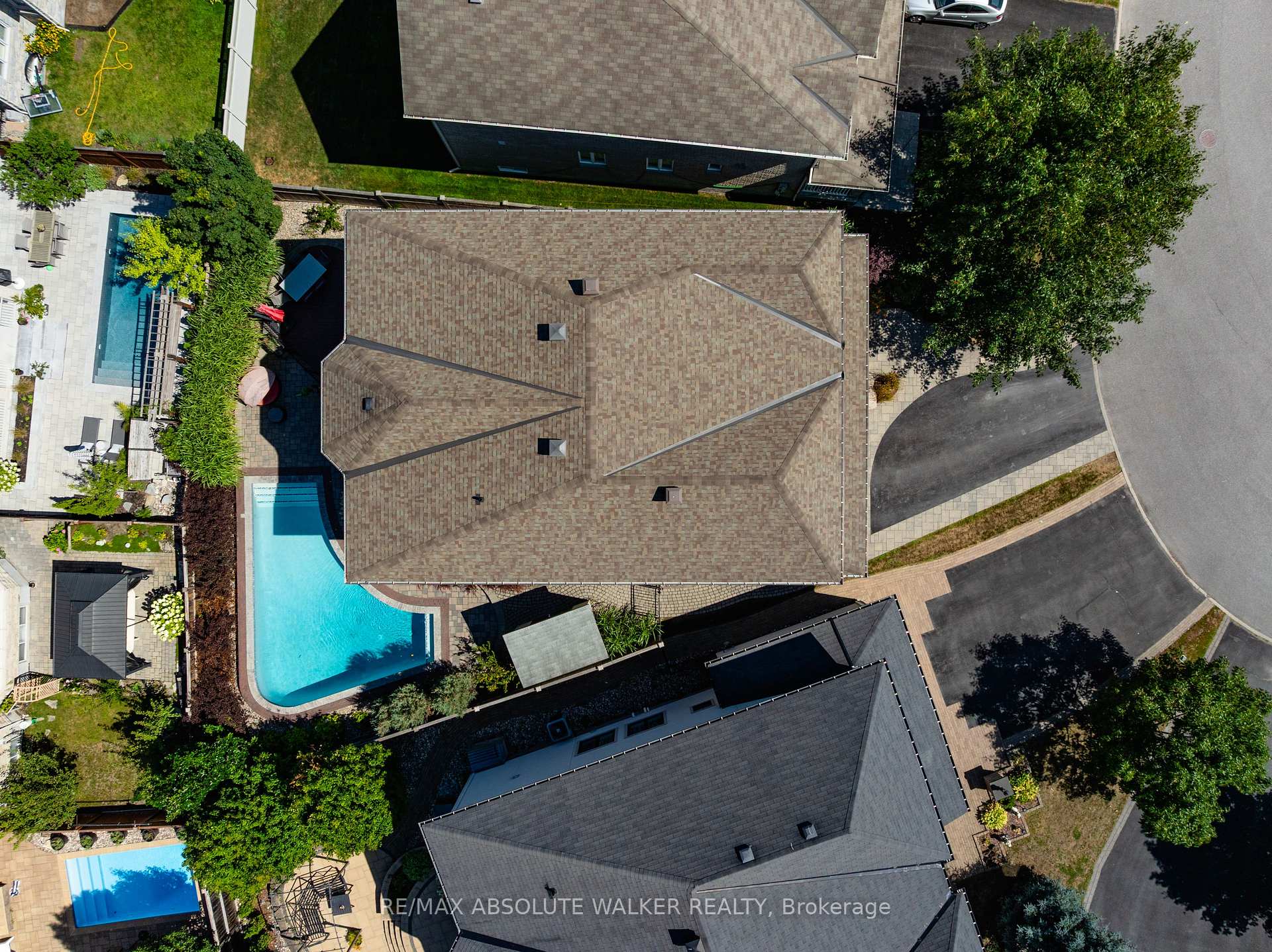Photo 50 of 241 Madhu Crescent, Ottawa, Mooneys Bay — HOMEH