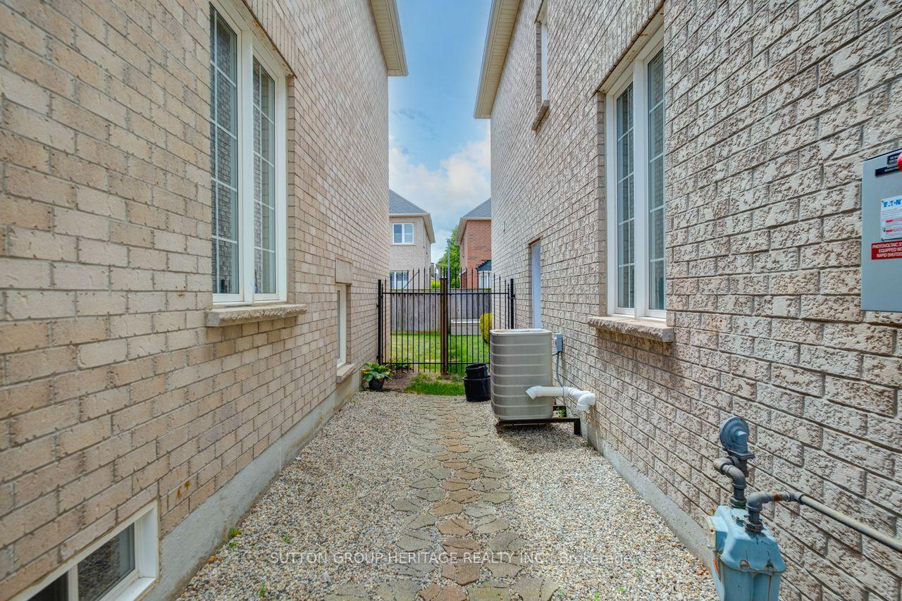 Photo 5 of 123 Oakborough Drive, Markham, Box Grove — HOMEH