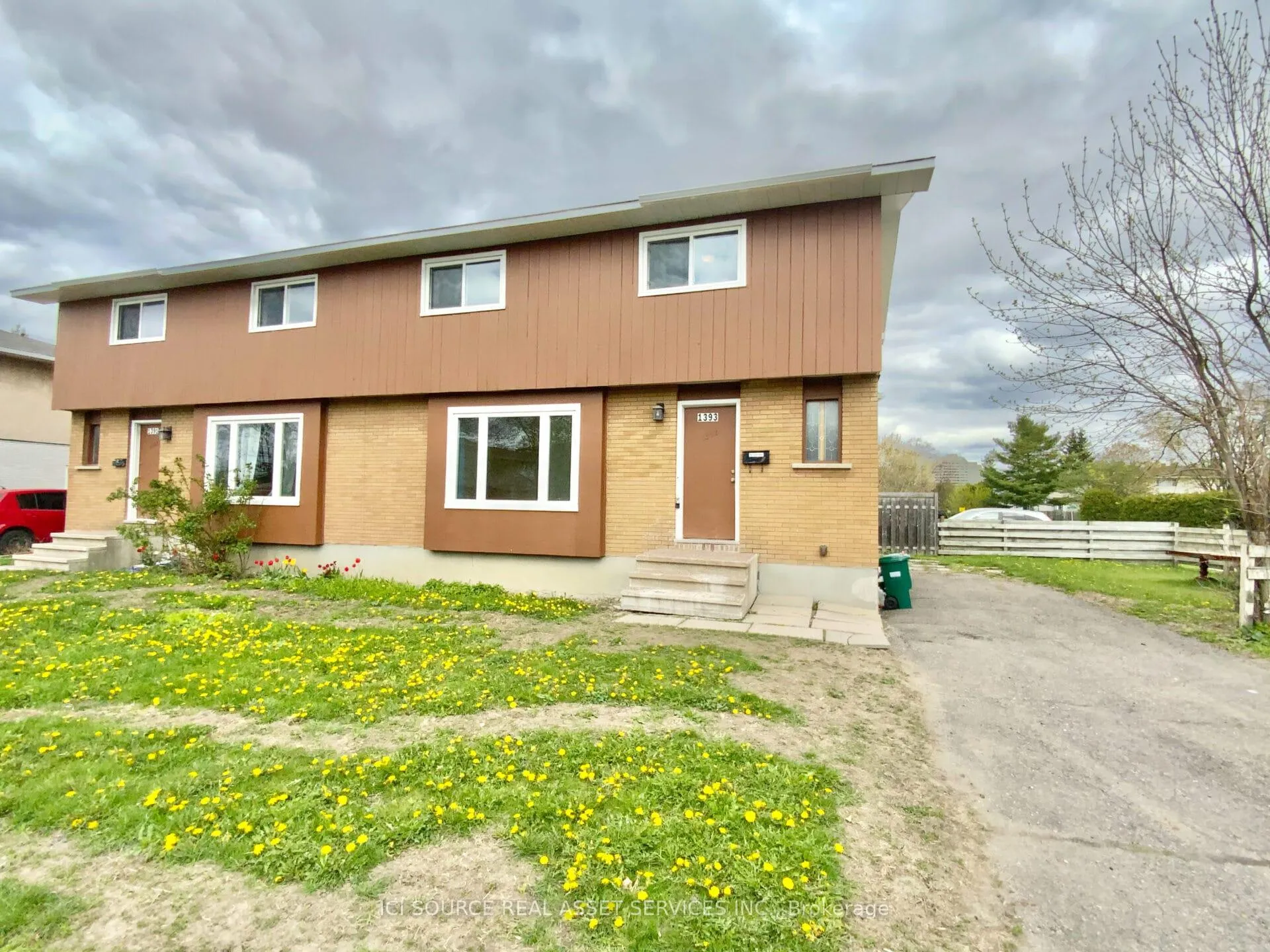 Photo 2 of 1393 Claymor Avenue, Ottawa, Carleton Square — HOMEH