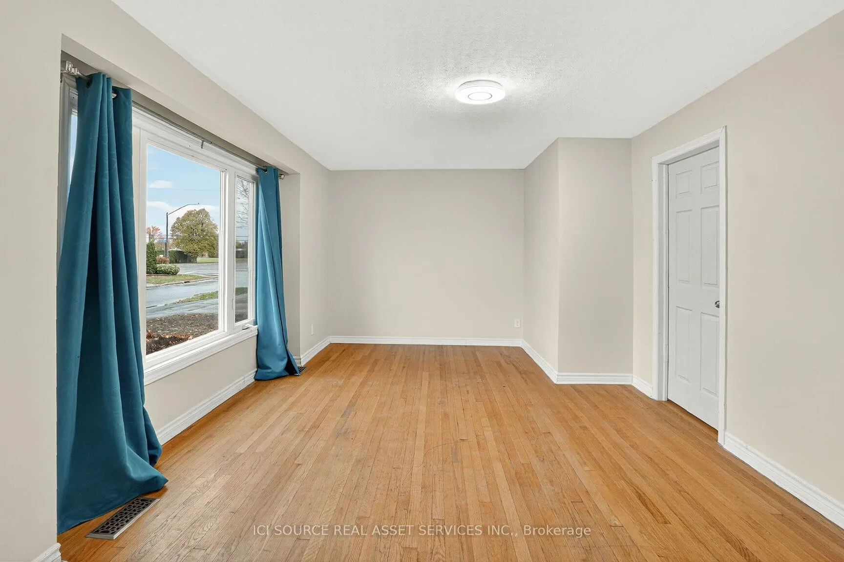 Photo 4 of 1393 Claymor Avenue, Ottawa, Carleton Square — HOMEH