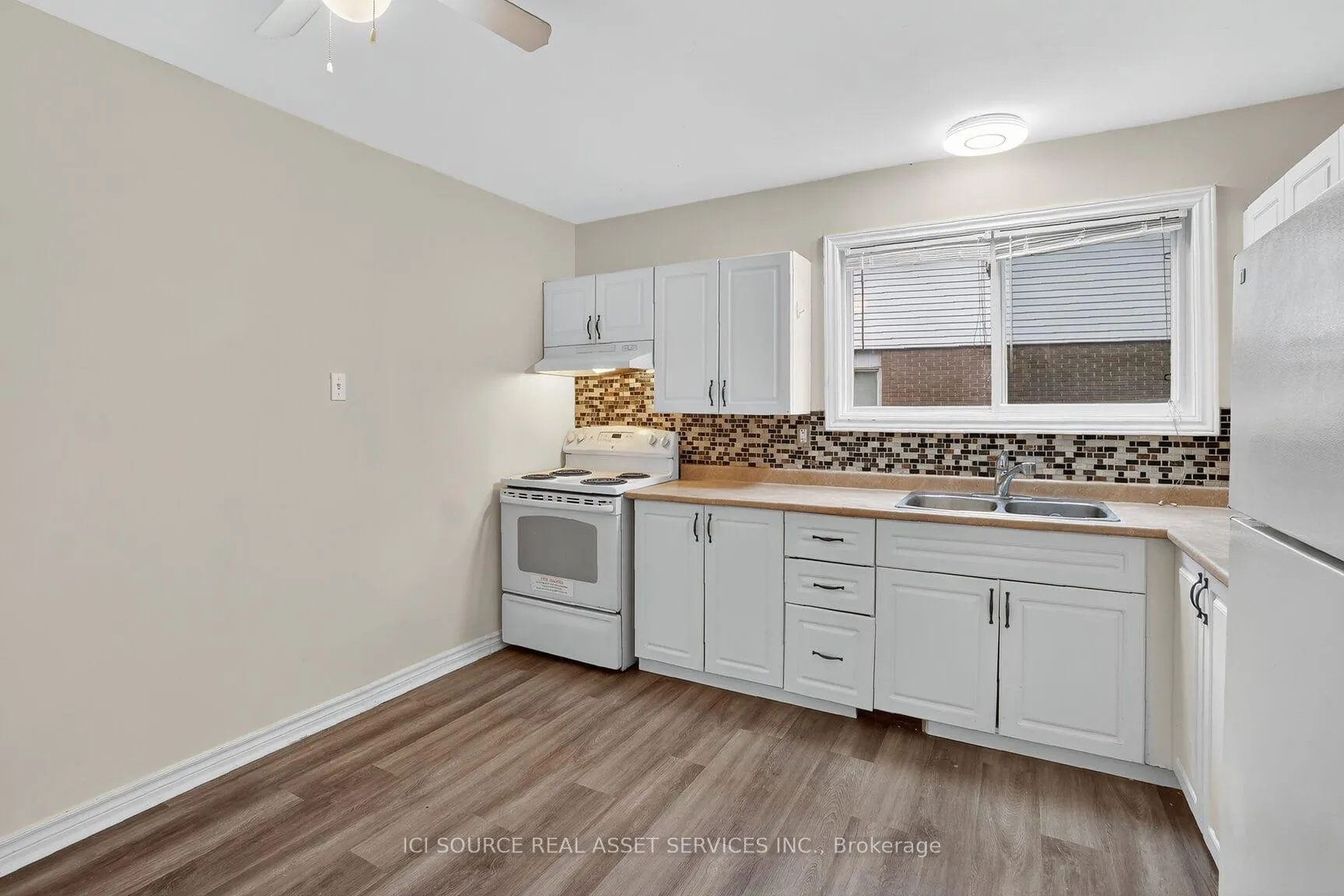 Photo 6 of 1393 Claymor Avenue, Ottawa, Carleton Square — HOMEH