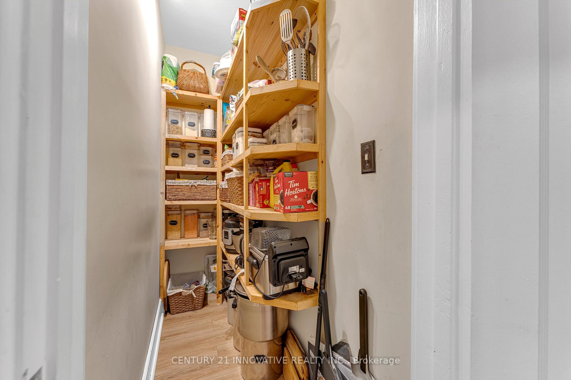 Photo 12 of 39 Delena Avenue N, Hamilton, McQuesten — HOMEH