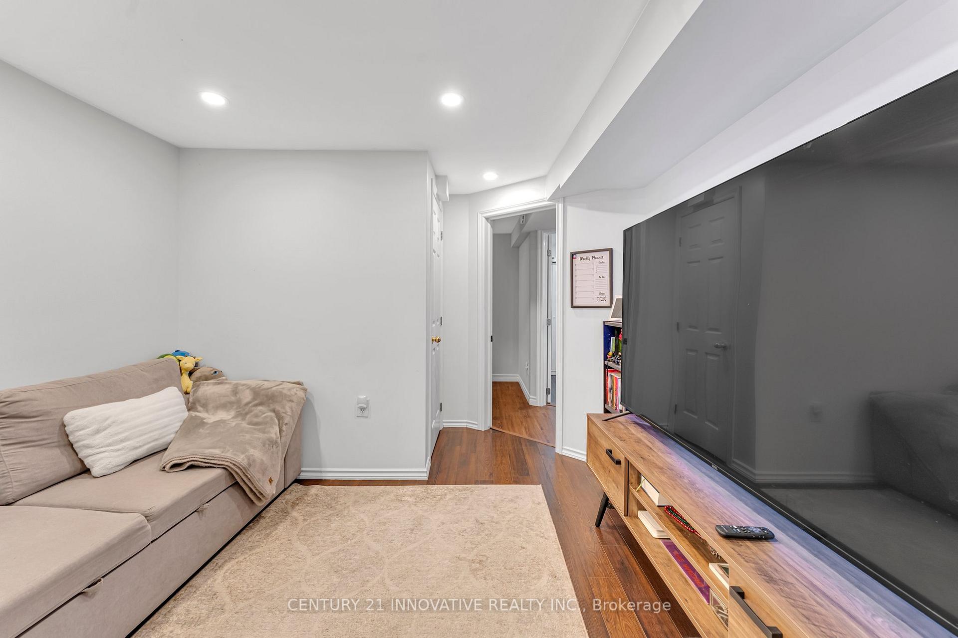 Photo 19 of 39 Delena Avenue N, Hamilton, McQuesten — HOMEH