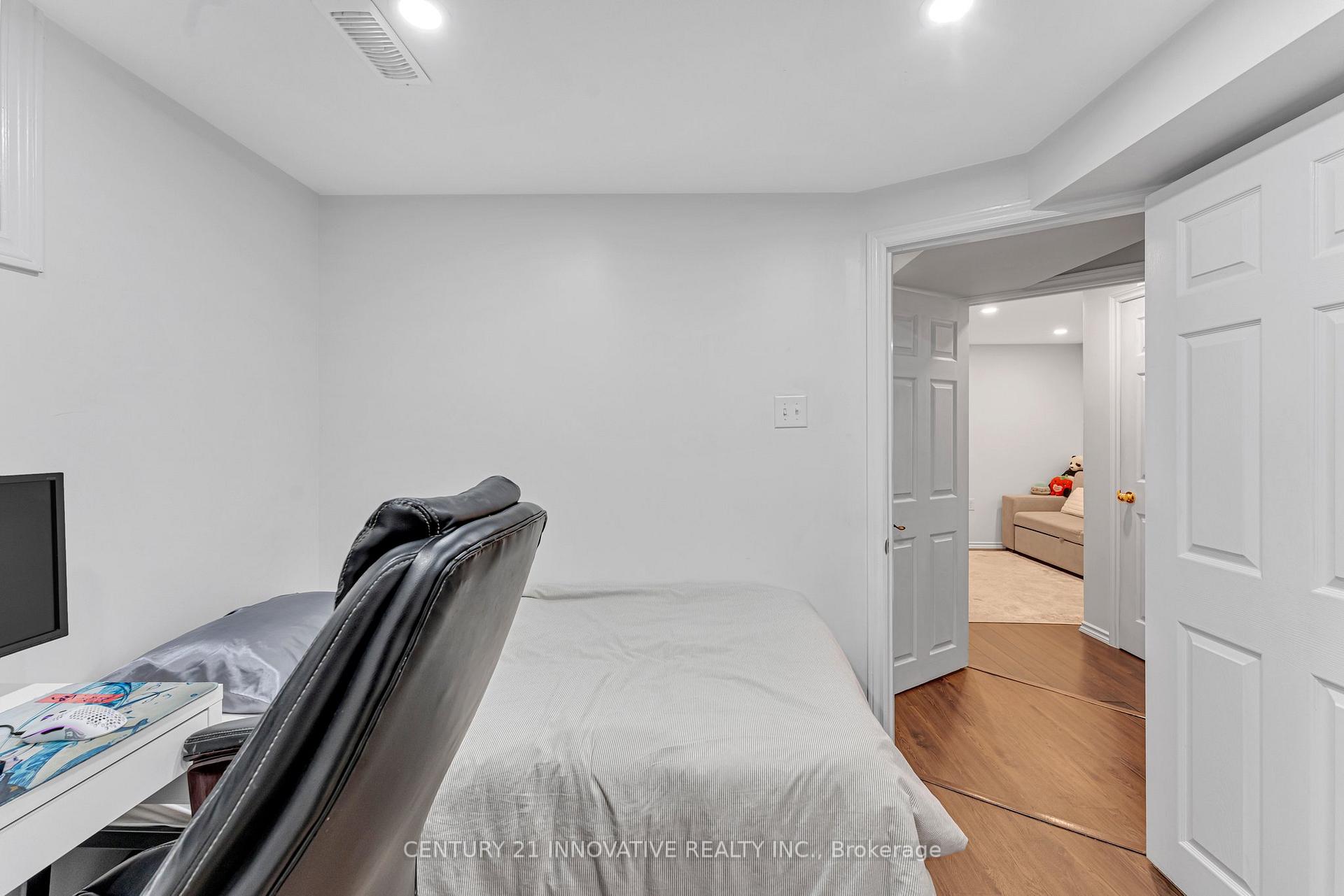 Photo 23 of 39 Delena Avenue N, Hamilton, McQuesten — HOMEH