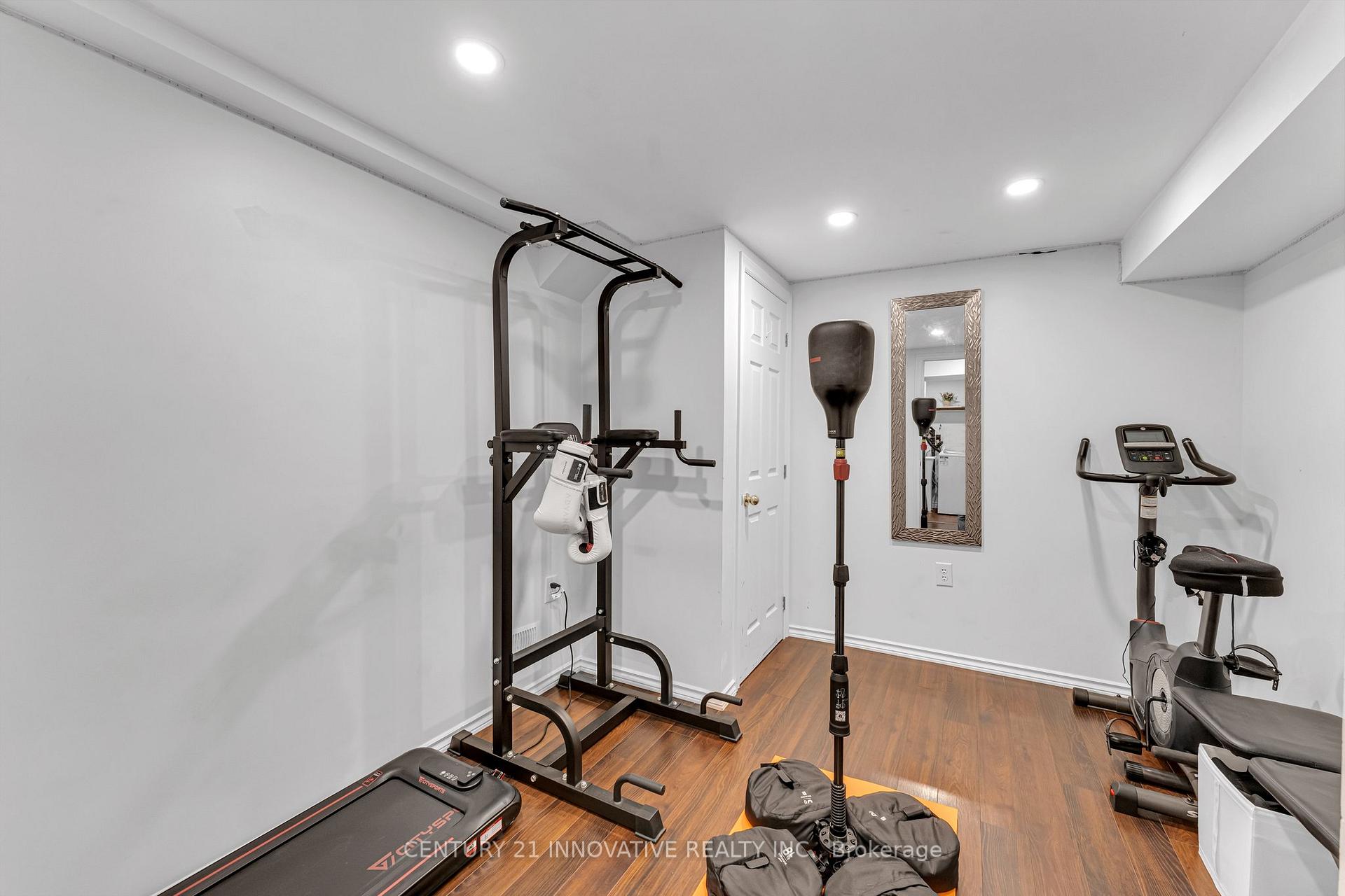 Photo 25 of 39 Delena Avenue N, Hamilton, McQuesten — HOMEH