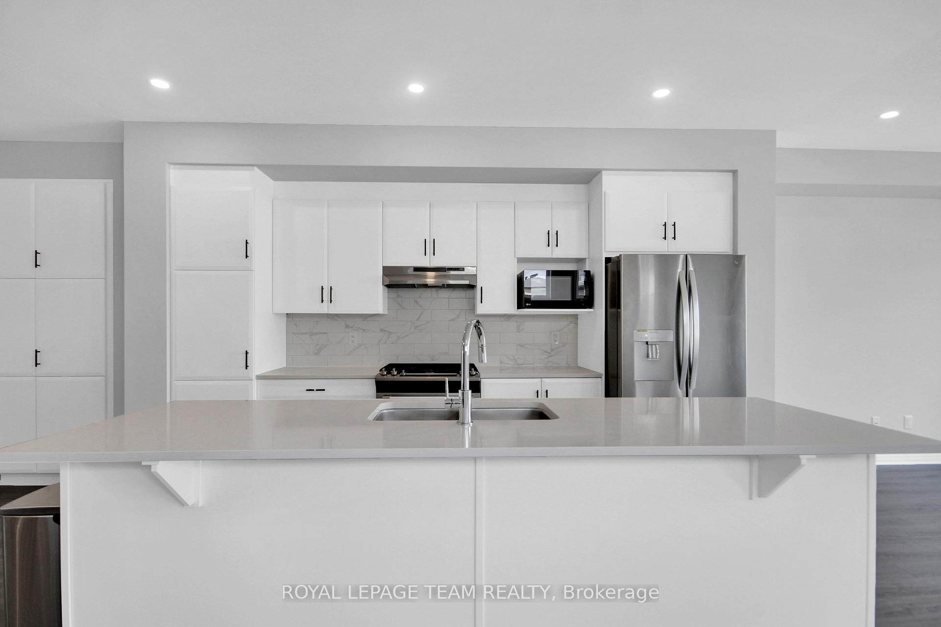 Photo 10 of 343 Cope Drive, Ottawa, Kanata - Emerald Meadows/Trailwest — HOMEH