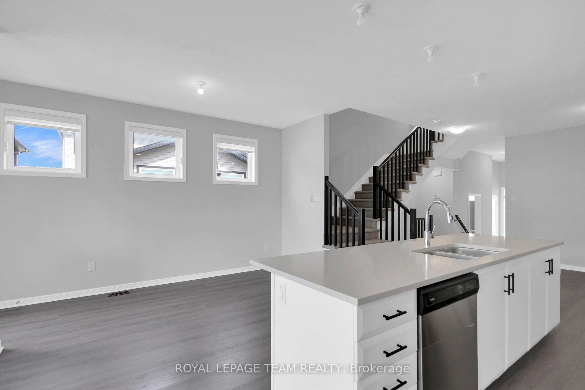 Photo 14 of 343 Cope Drive, Ottawa, Kanata - Emerald Meadows/Trailwest — HOMEH