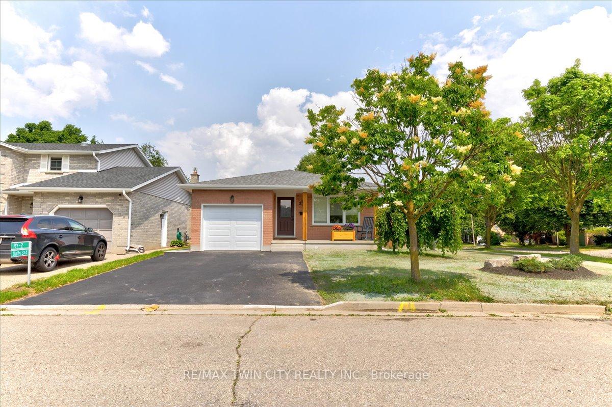 Photo 6 of 2 Pipers Green Court, Kitchener — HOMEH