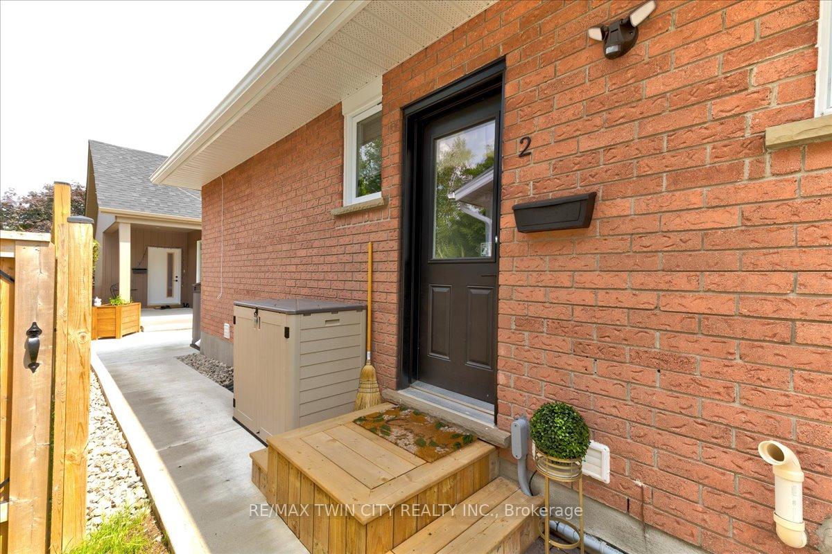 Photo 9 of 2 Pipers Green Court, Kitchener — HOMEH