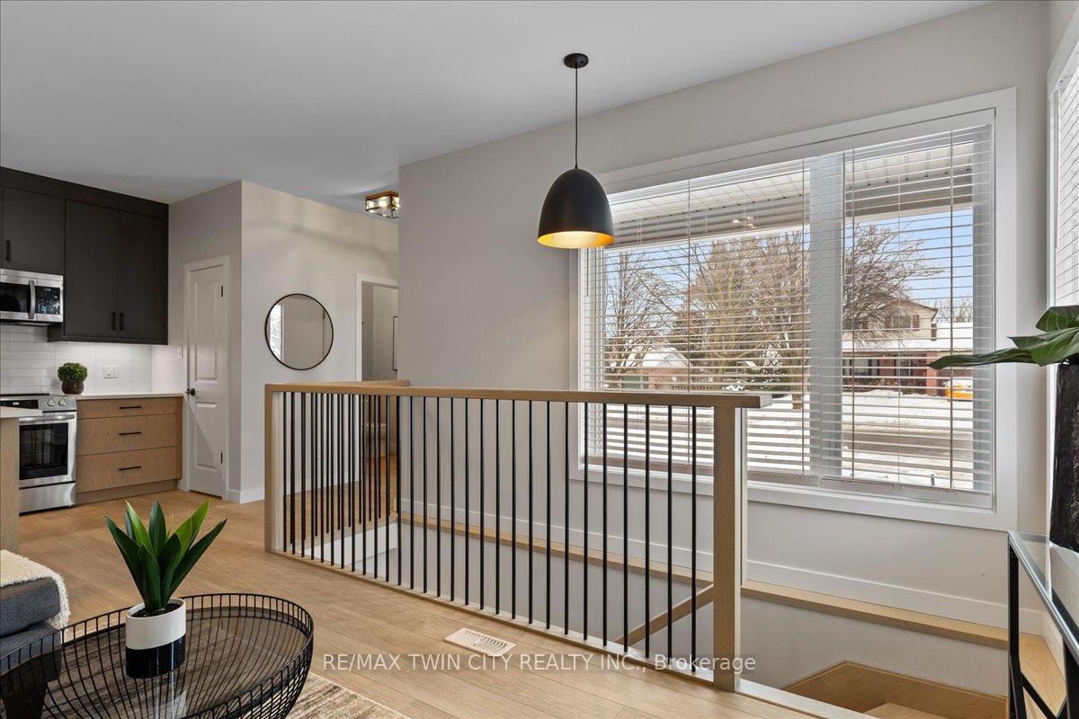 Photo 15 of 2 Pipers Green Court, Kitchener — HOMEH