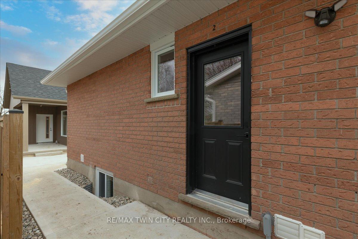Photo 20 of 2 Pipers Green Court, Kitchener — HOMEH