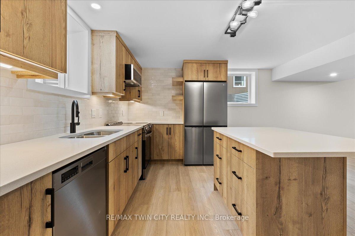 Photo 22 of 2 Pipers Green Court, Kitchener — HOMEH