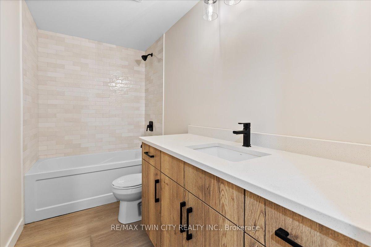 Photo 25 of 2 Pipers Green Court, Kitchener — HOMEH