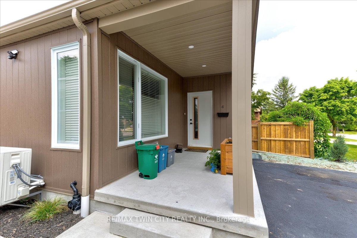 Photo 27 of 2 Pipers Green Court, Kitchener — HOMEH