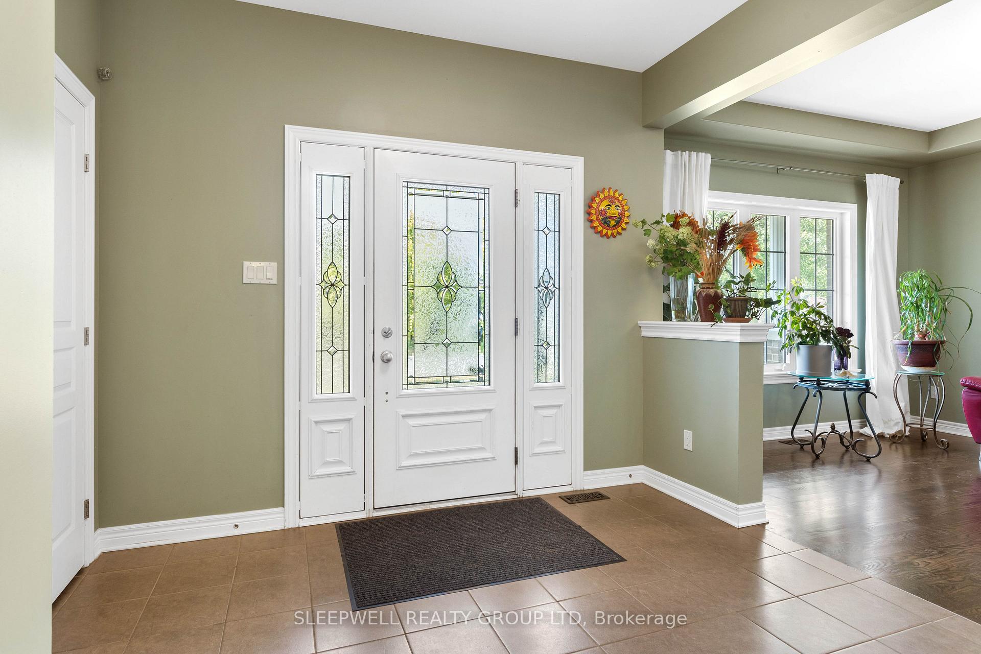 Photo 2 of 974 Falaise Road, Ottawa, Carleton Heights — HOMEH