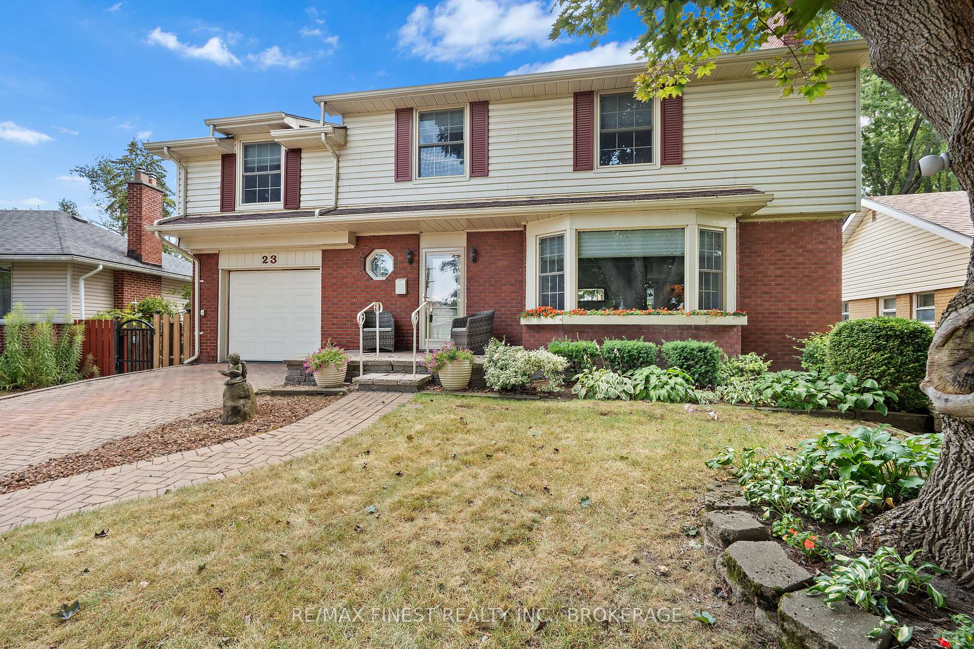 Photo 2 of 23 Stormont Avenue, Kingston, West of Sir John A. Blvd — HOMEH