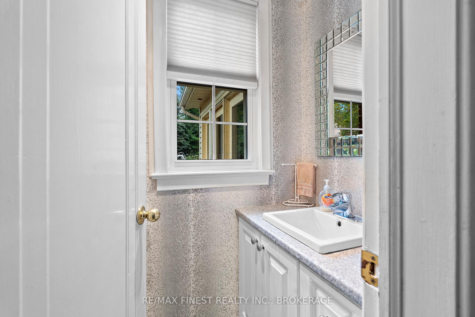 Photo 17 of 23 Stormont Avenue, Kingston, West of Sir John A. Blvd — HOMEH