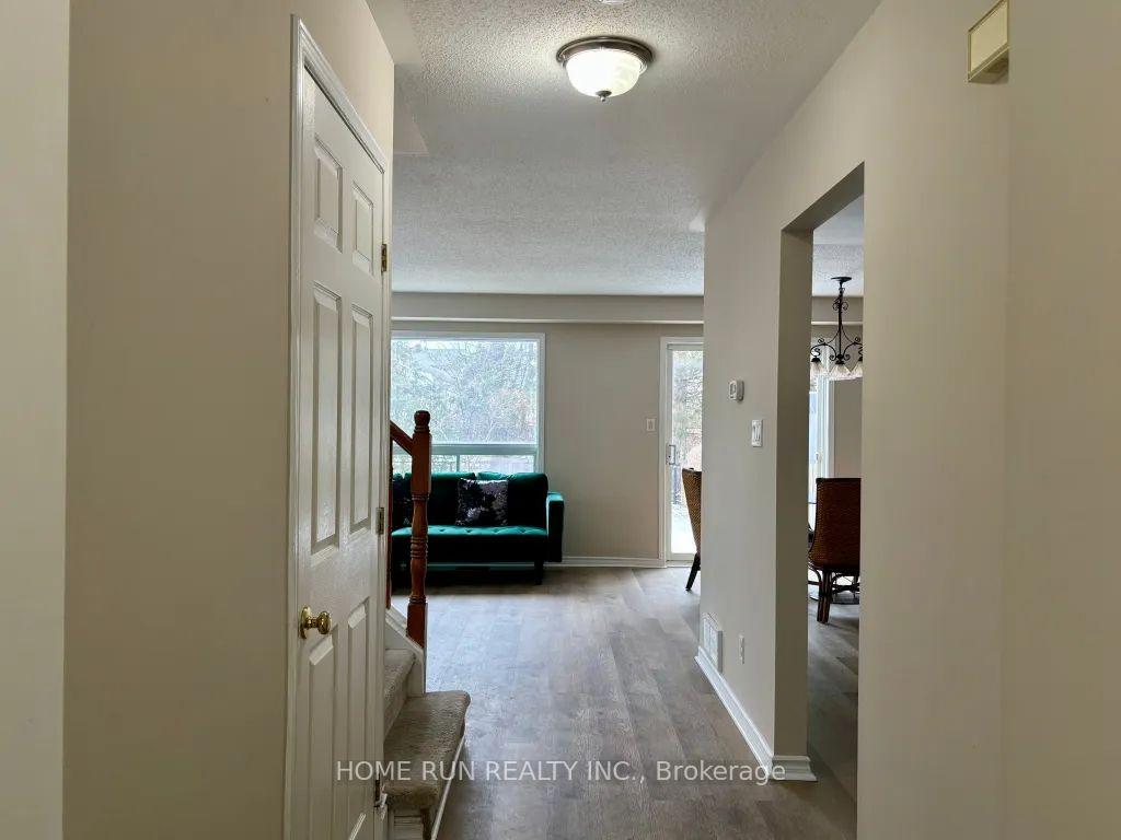 Photo 3 of 12 Blackdome Crescent, Ottawa, Kanata - Kanata Lakes/Heritage Hills — HOMEH